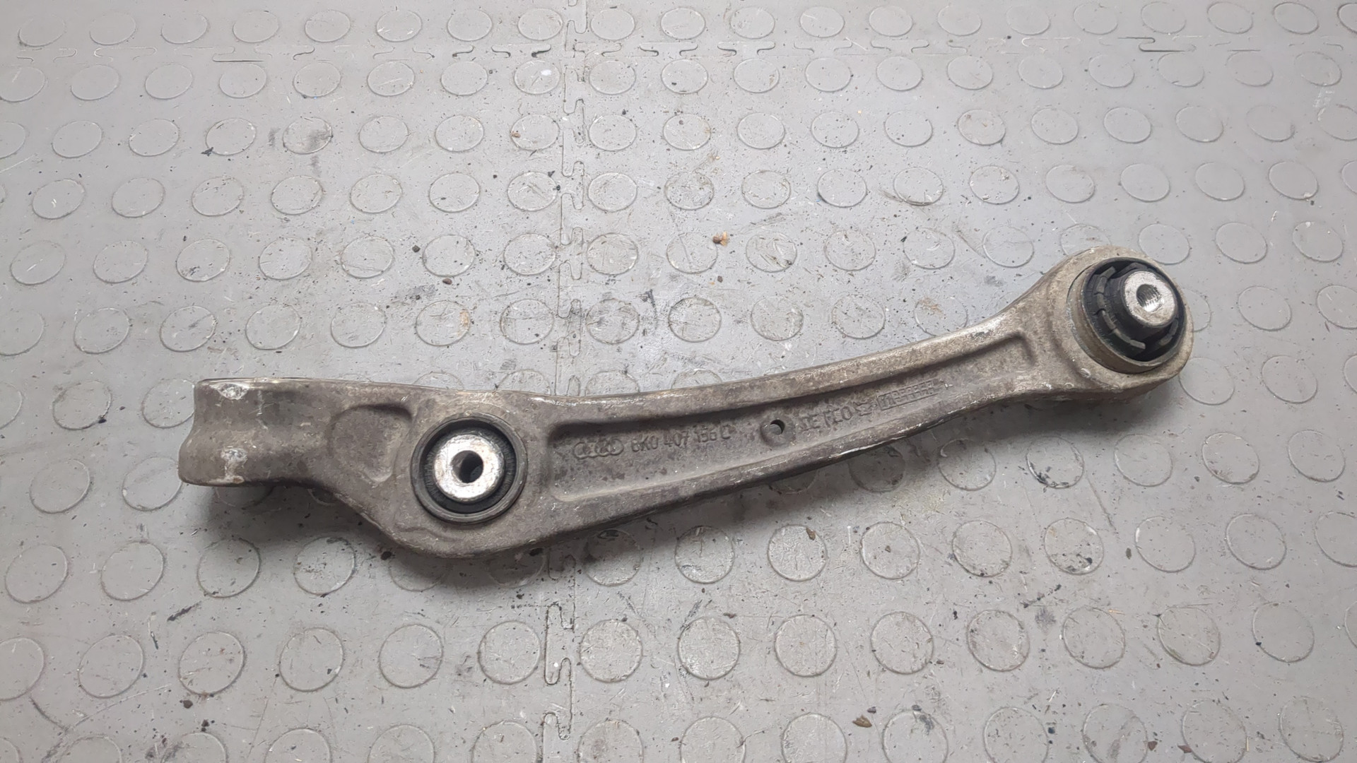 Рычаг передний левый