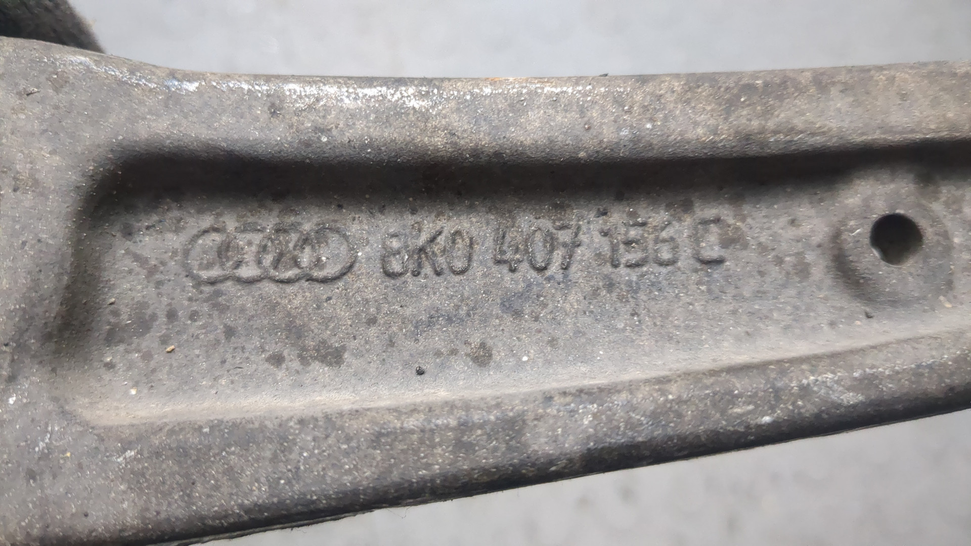 Рычаг передний левый