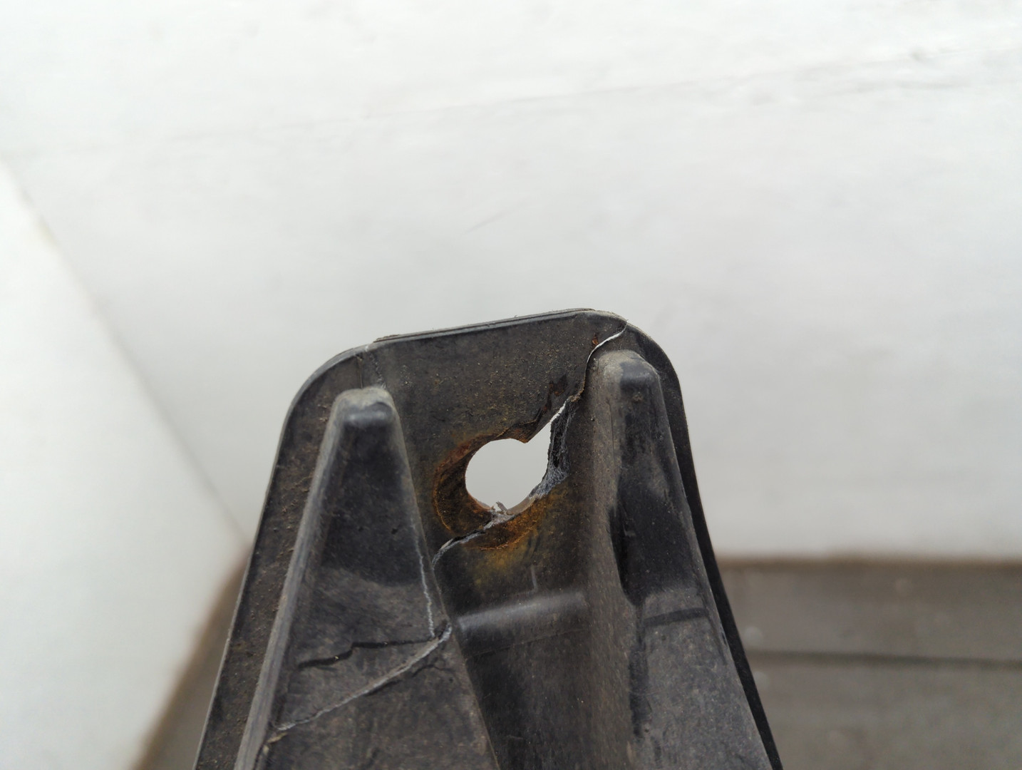 Кронштейн крепления крыла