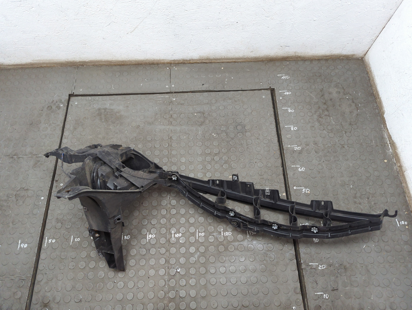 Кронштейн крепления крыла