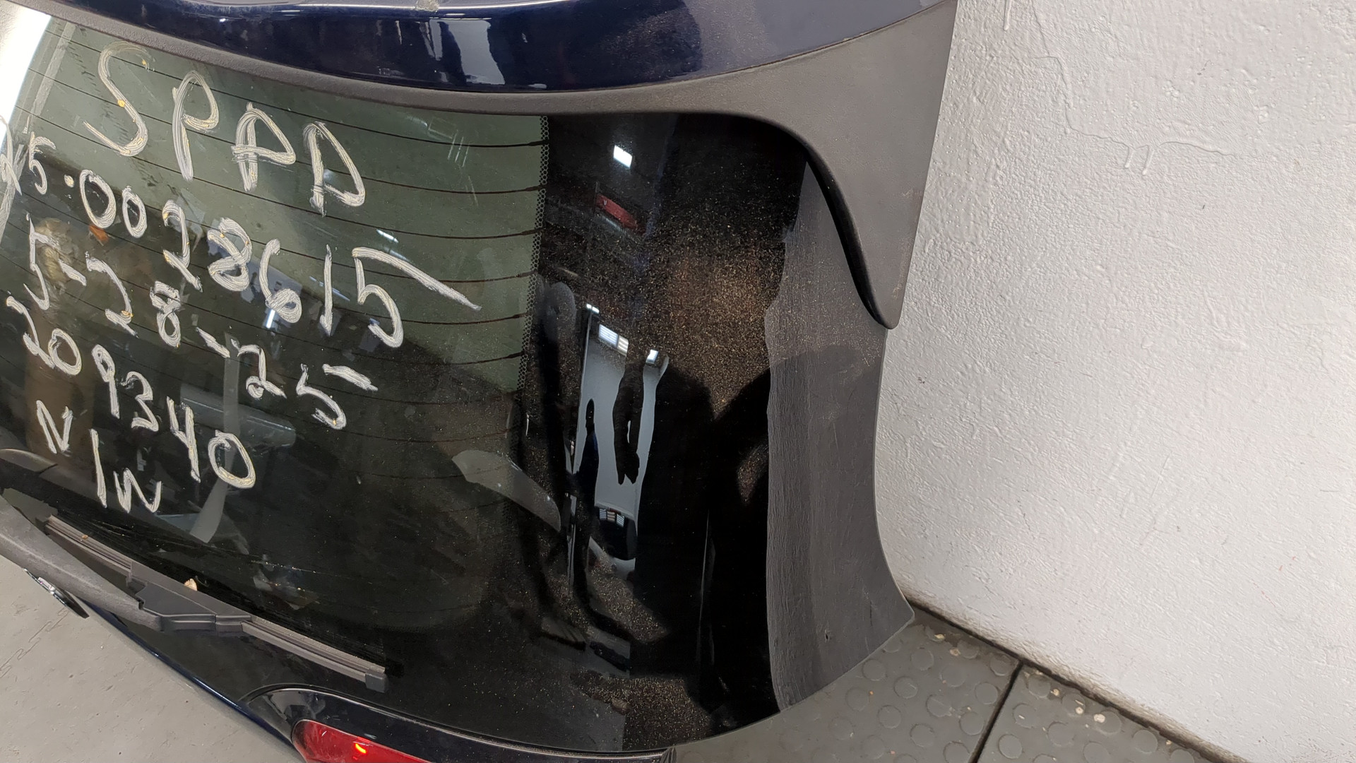 Дверь багажника