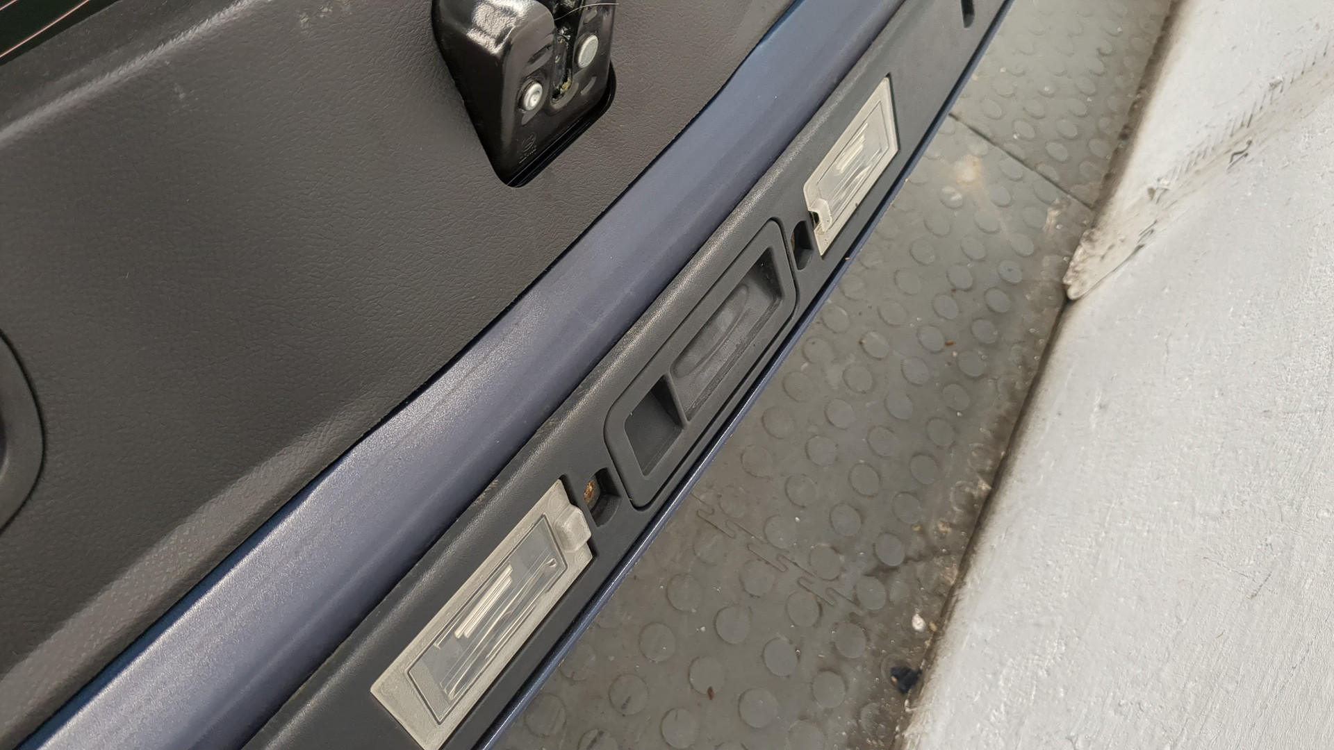 Дверь багажника