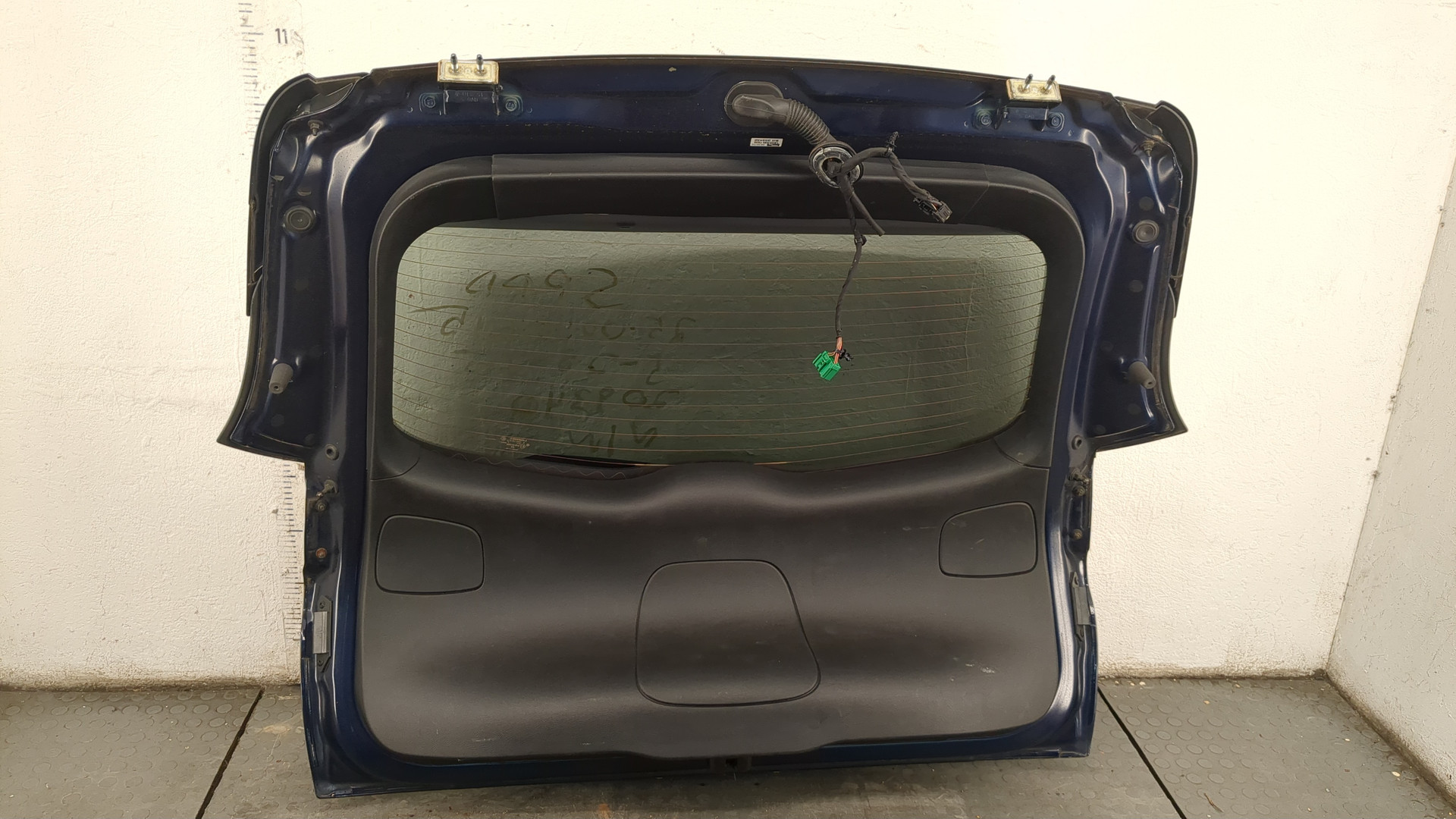 Дверь багажника