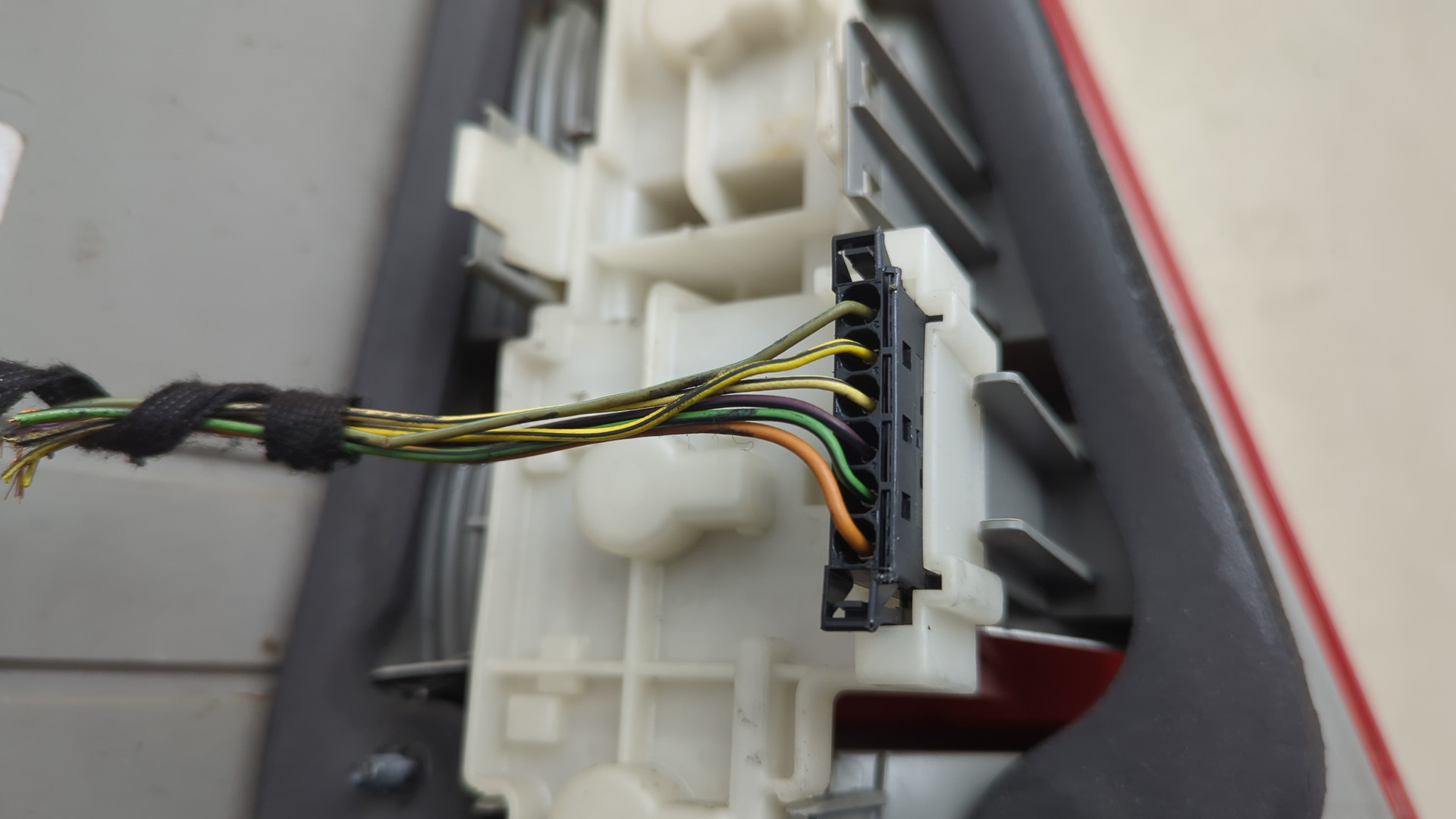 Фонарь задний правый