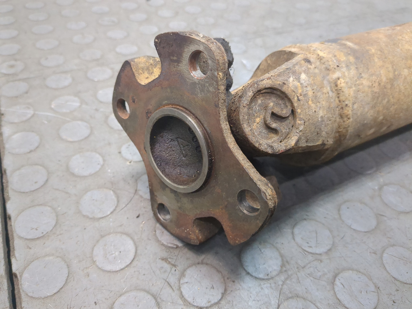 Вал карданный передний