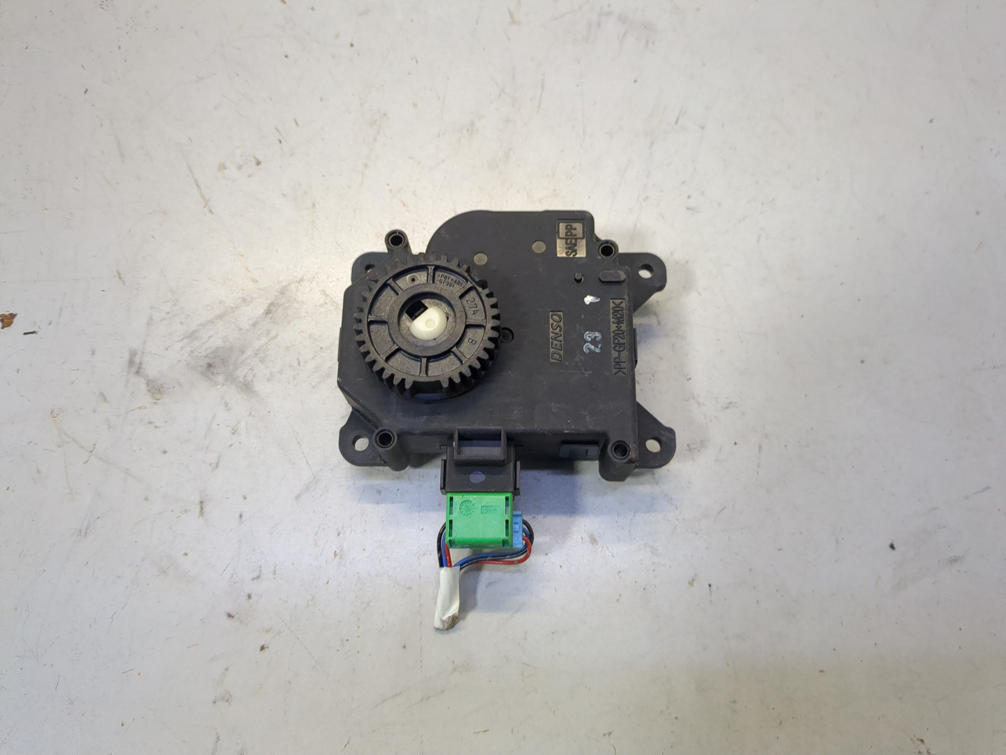 Моторчик заслонки печки