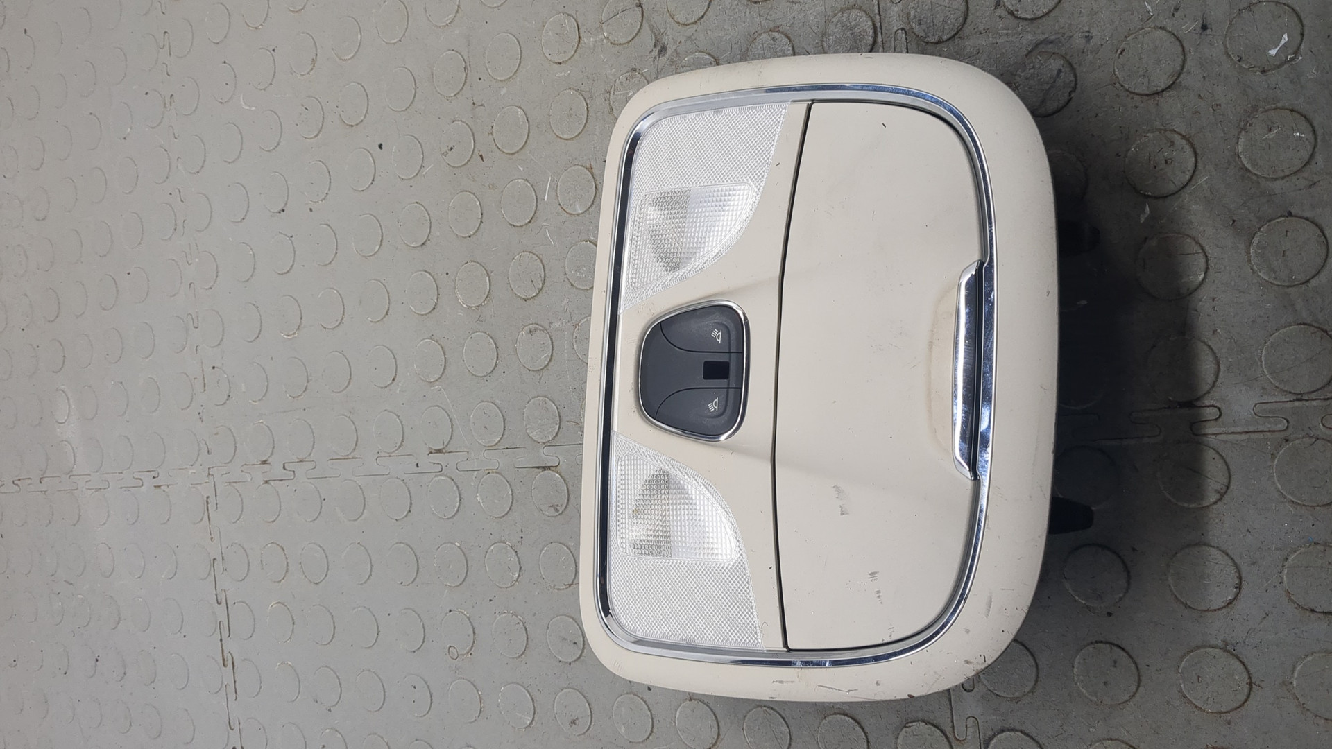 Плафон салонный