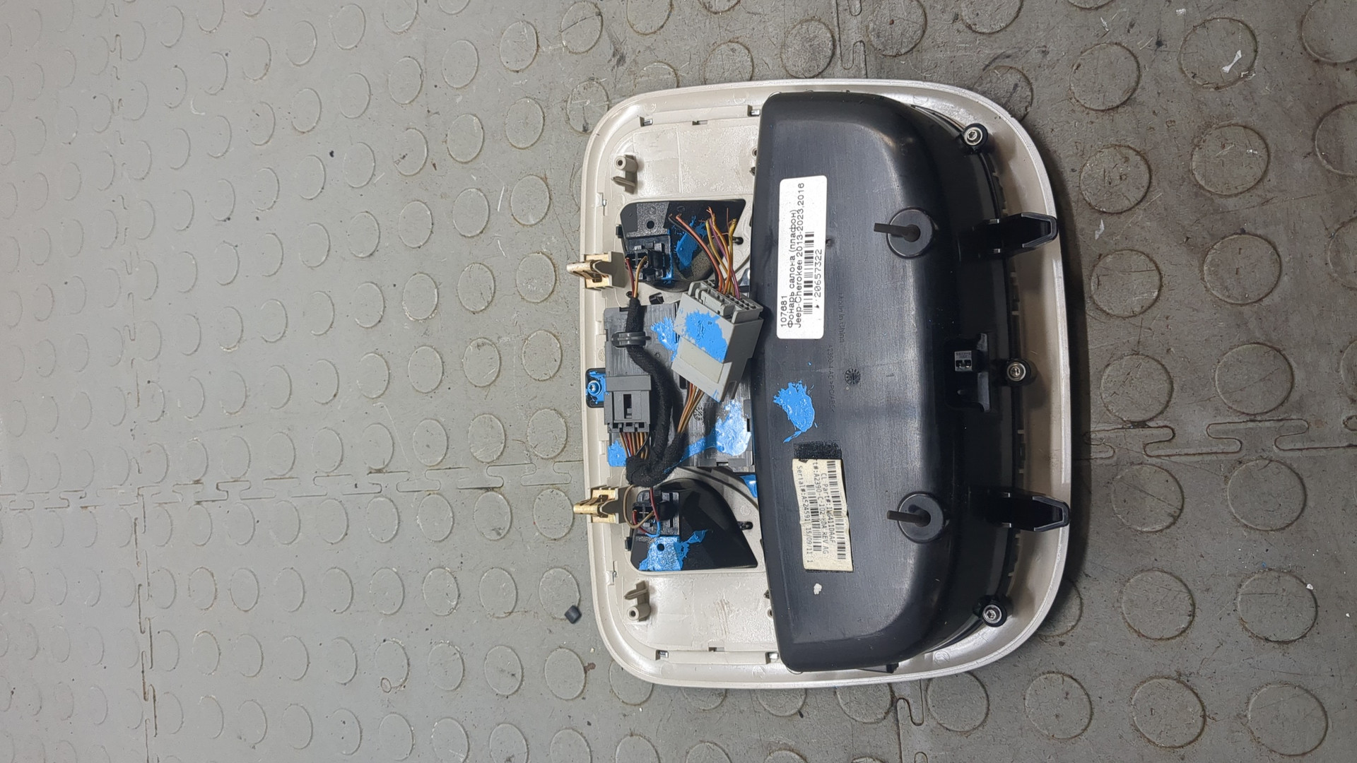 Плафон салонный