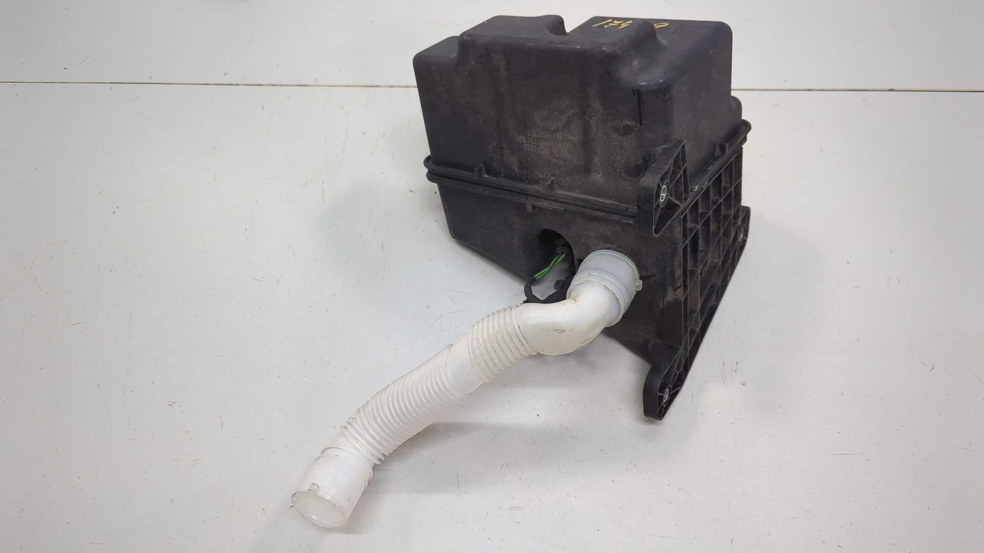 Бачок омывателя лобового стекла