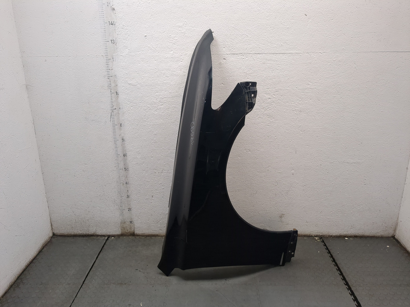 Крыло переднее правое