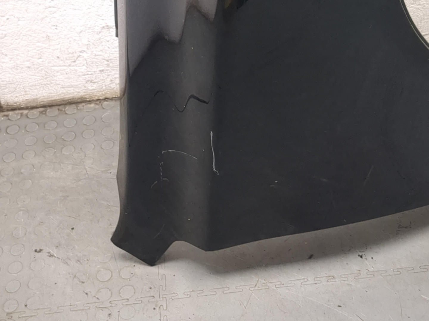 Крыло переднее правое