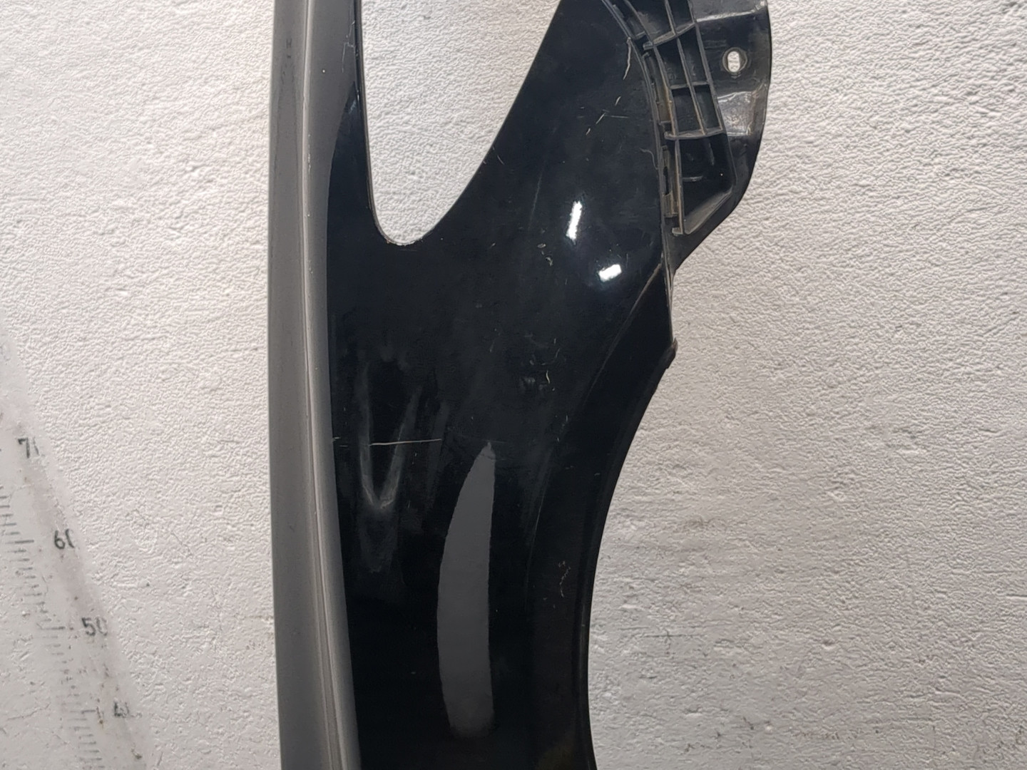 Крыло переднее правое