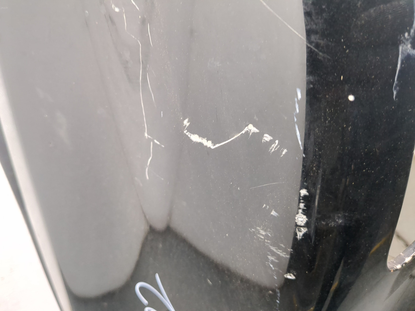 Крыло переднее правое