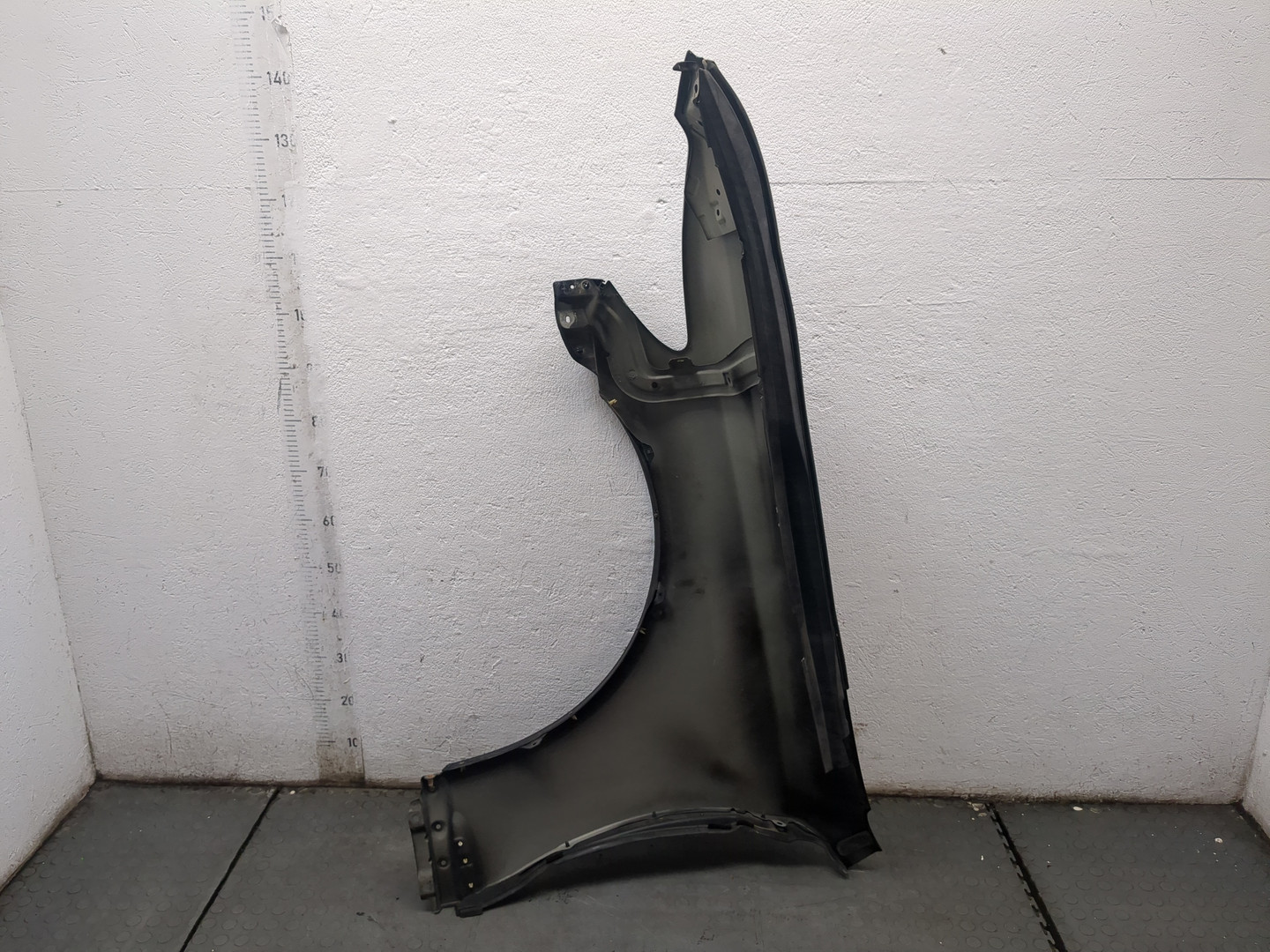 Крыло переднее правое