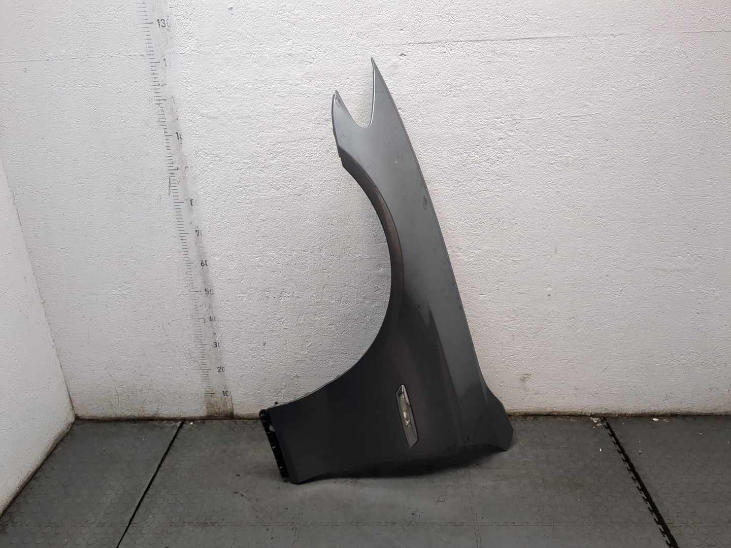 Крыло переднее левое