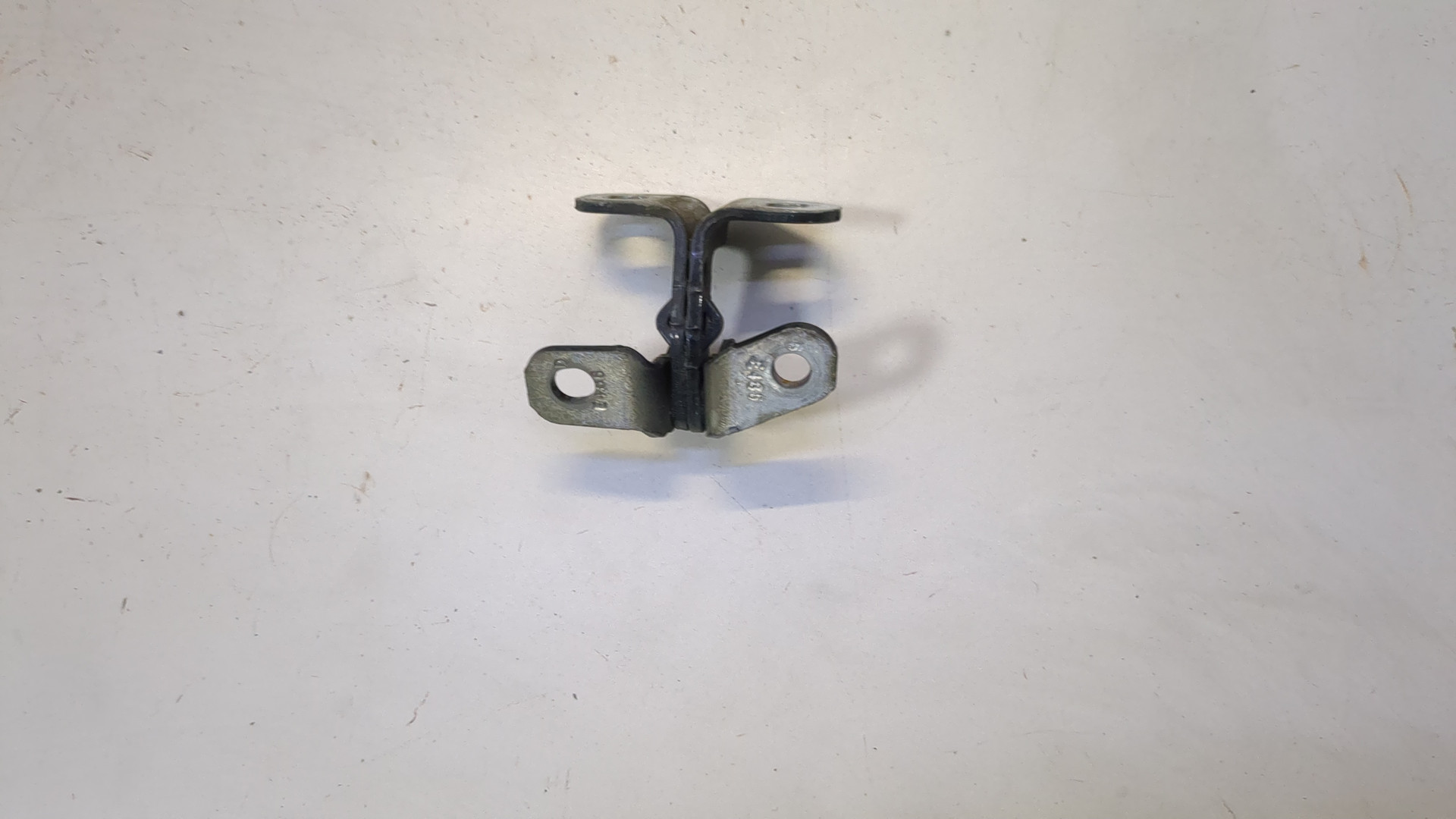 Петля двери