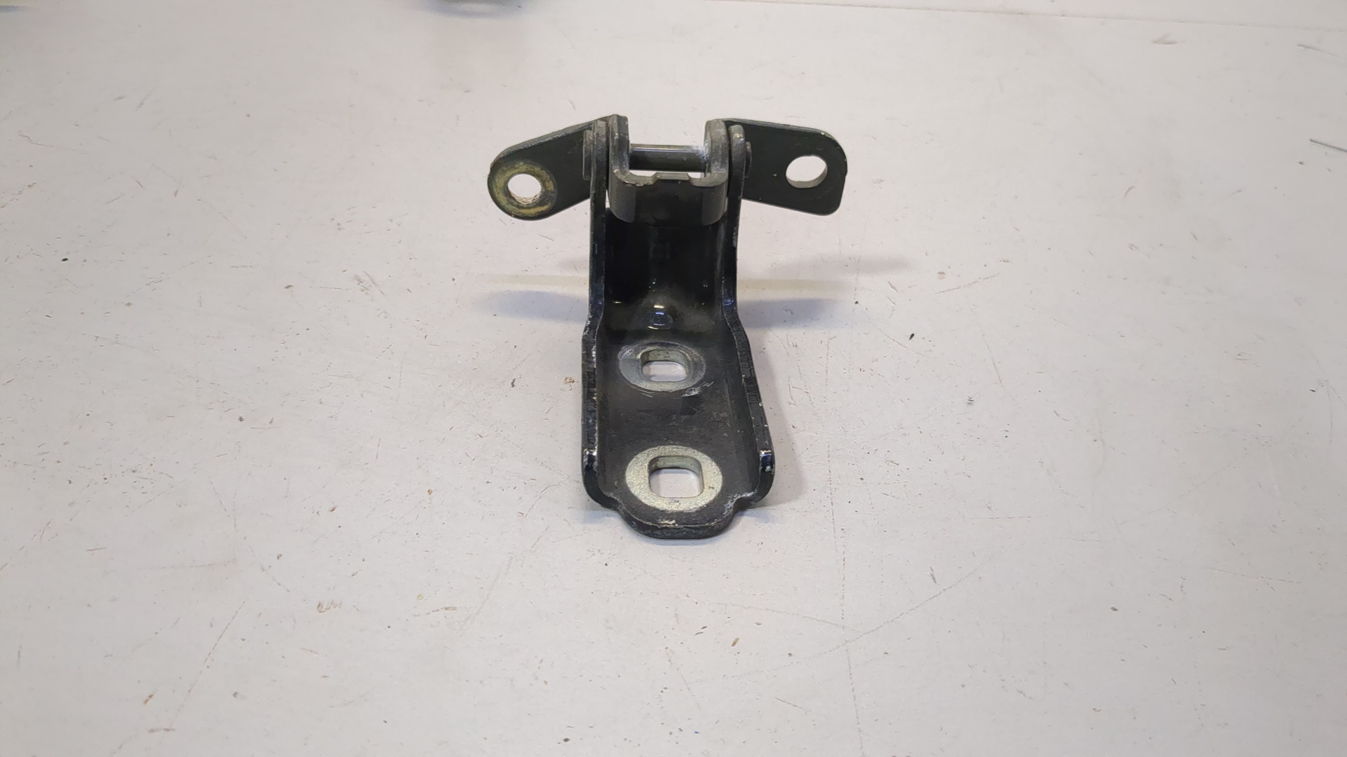 Петля двери