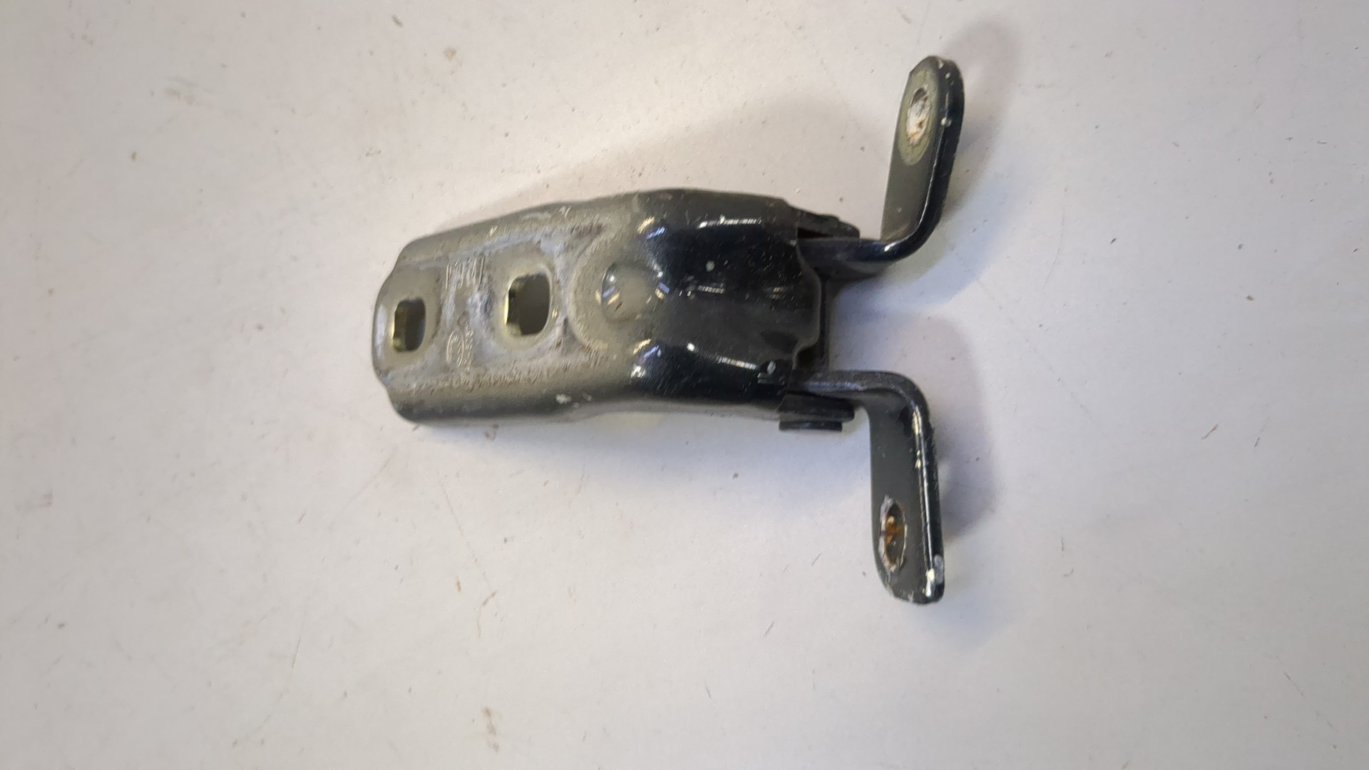 Петля двери