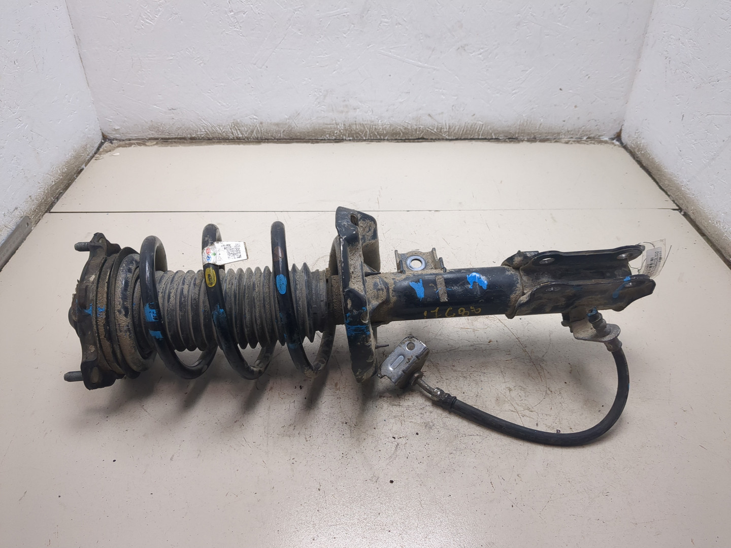 Амортизатор передний левый