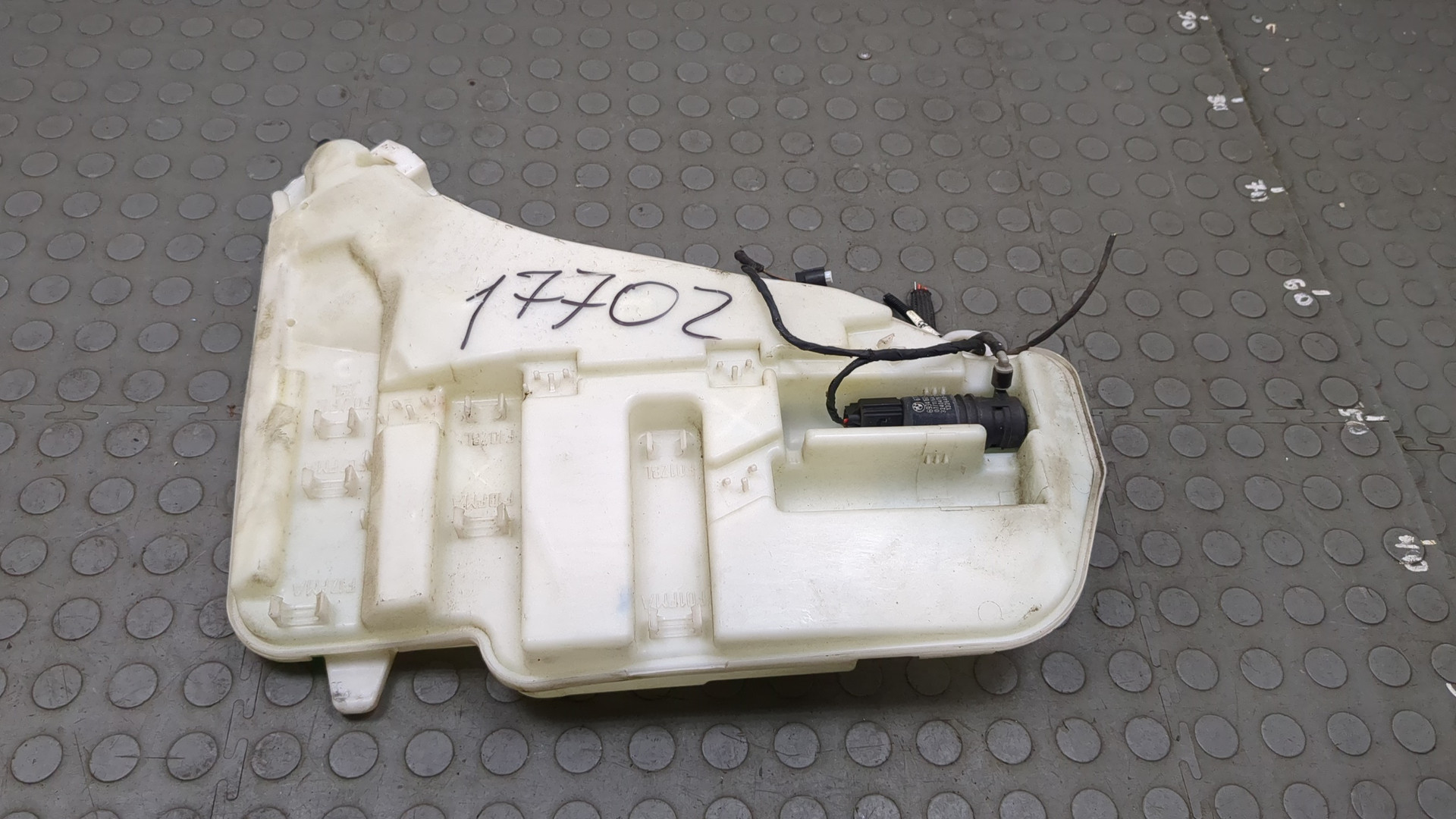 Бачок омывателя лобового стекла