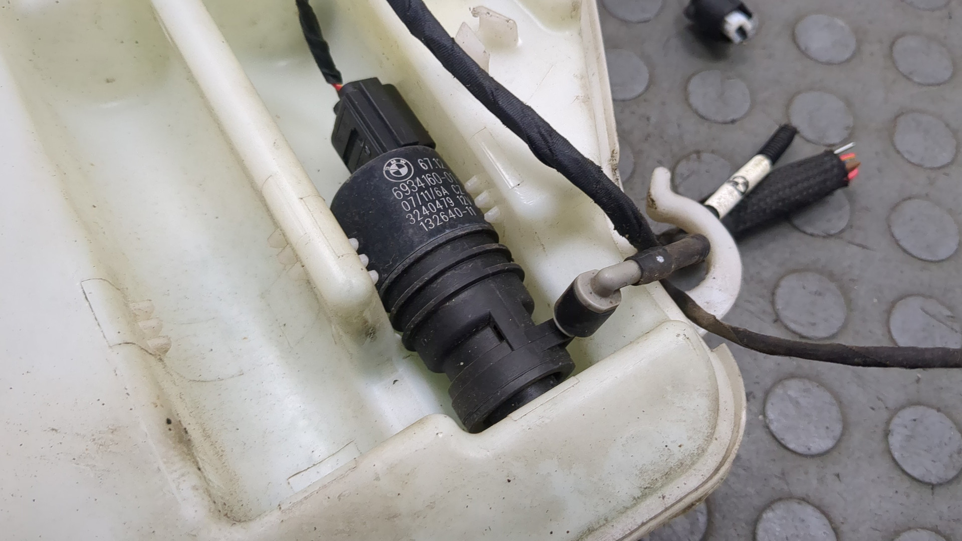 Бачок омывателя лобового стекла