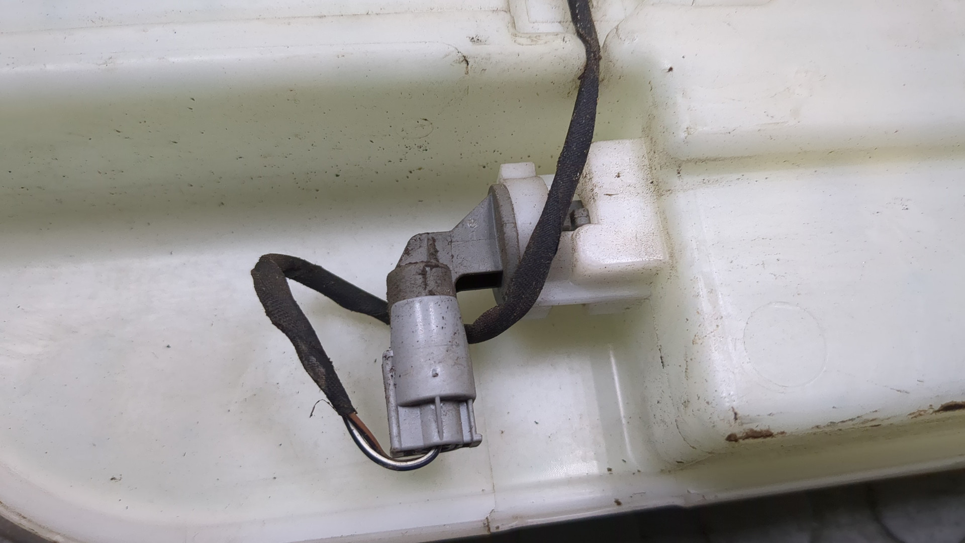 Бачок омывателя лобового стекла