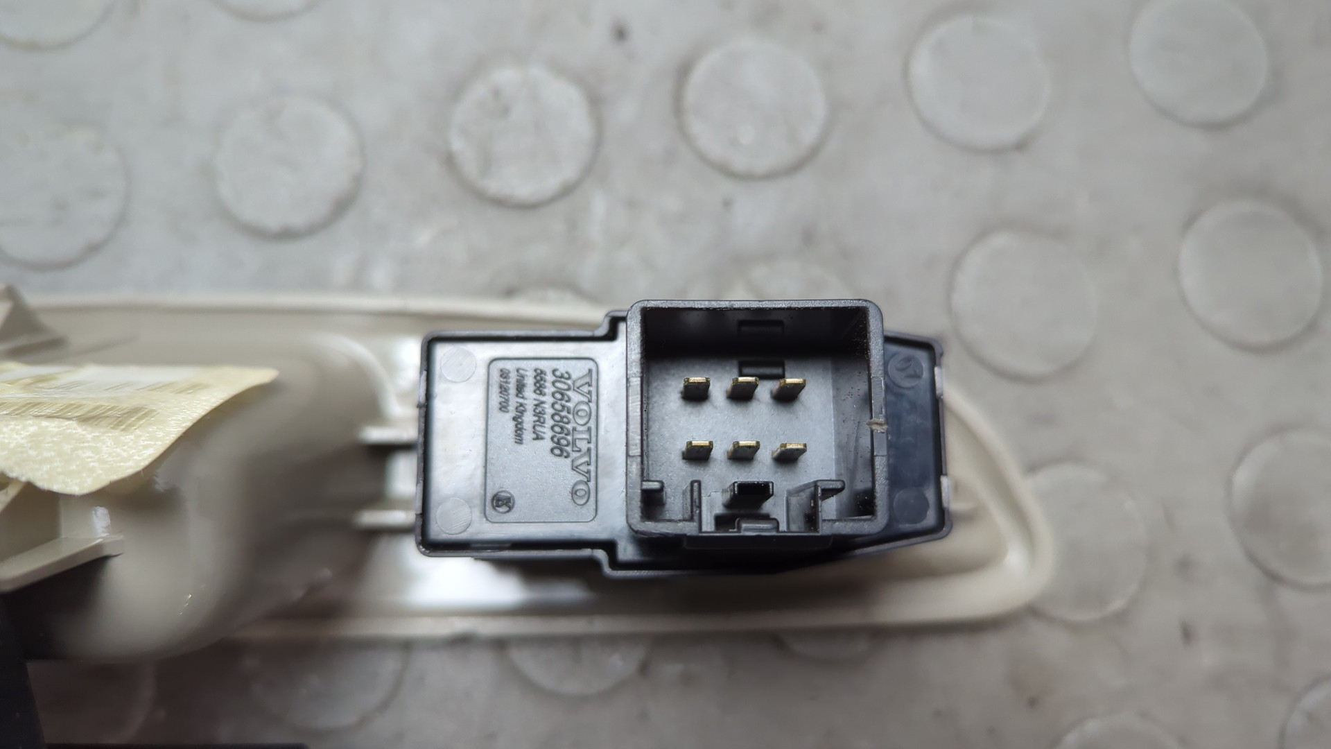 Кнопка стеклоподъемника