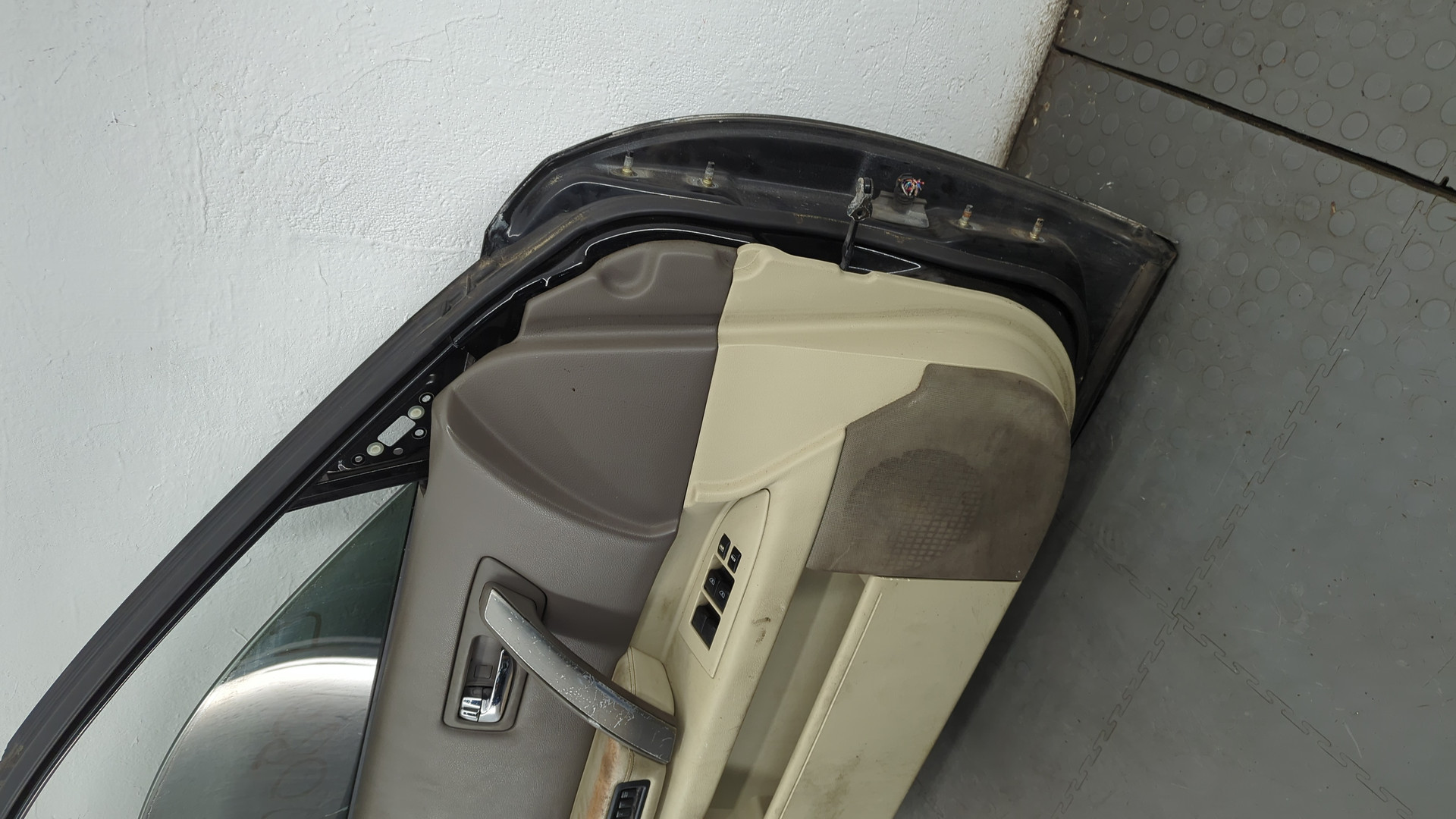 Дверь передняя левая