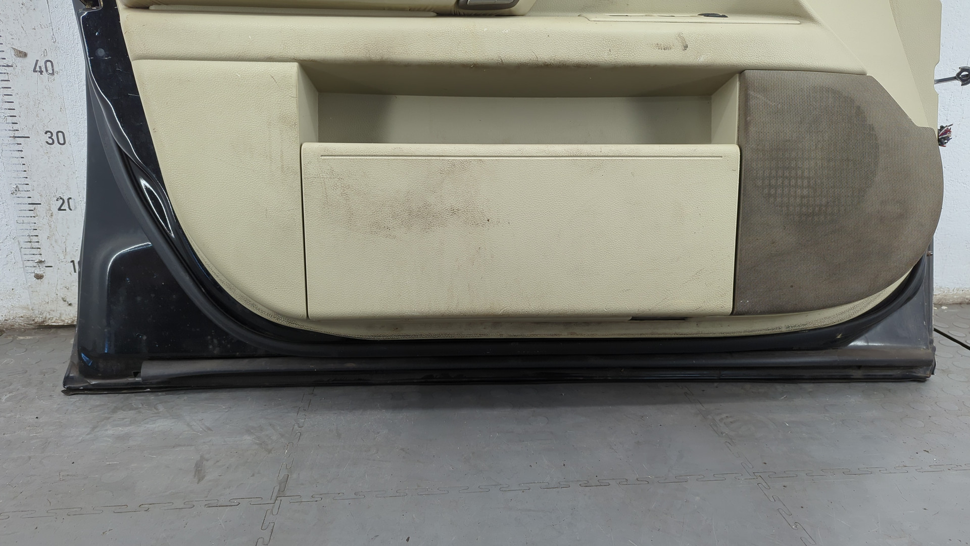 Дверь передняя левая