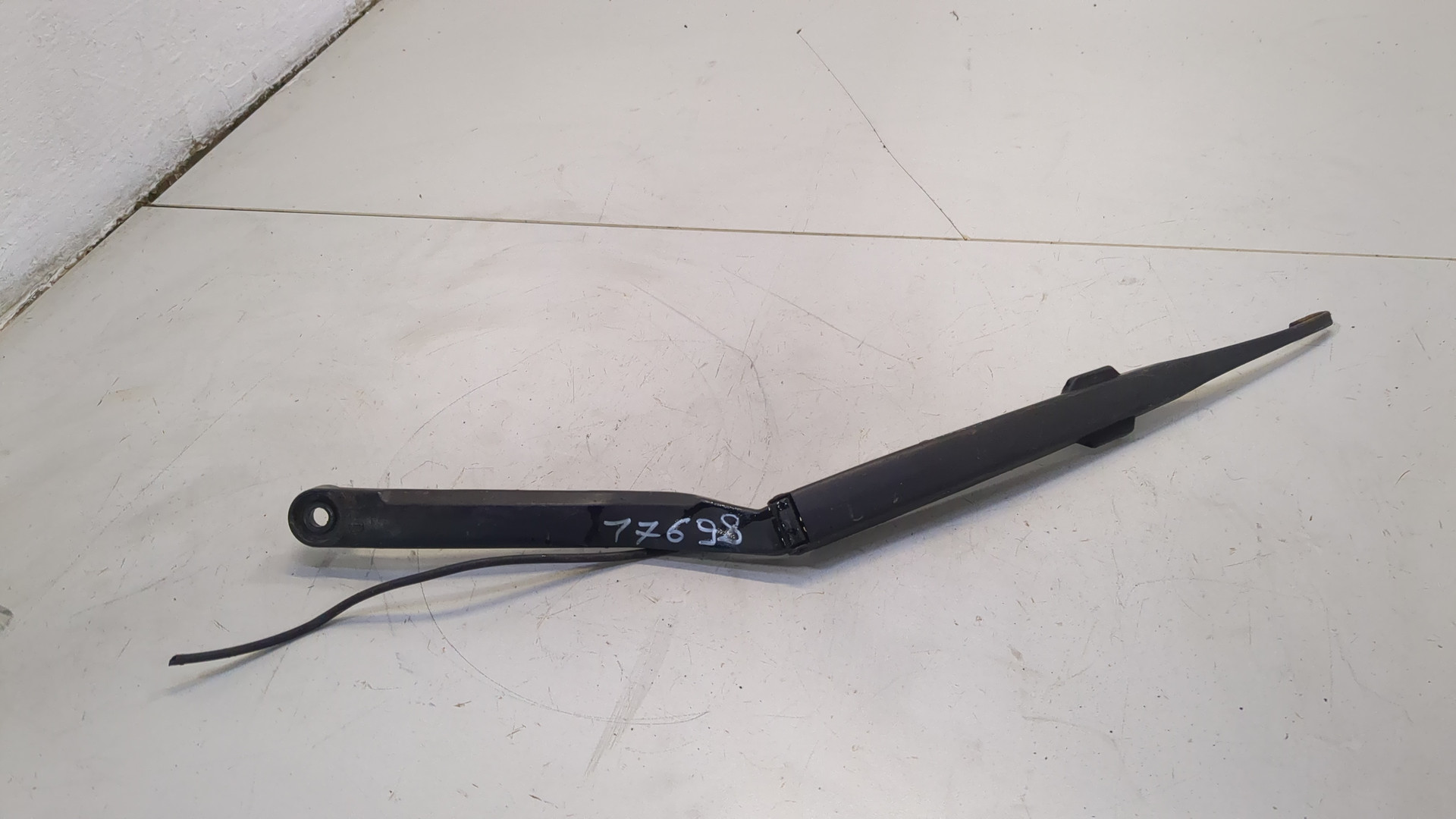 Поводок стеклоочистителя передний правый