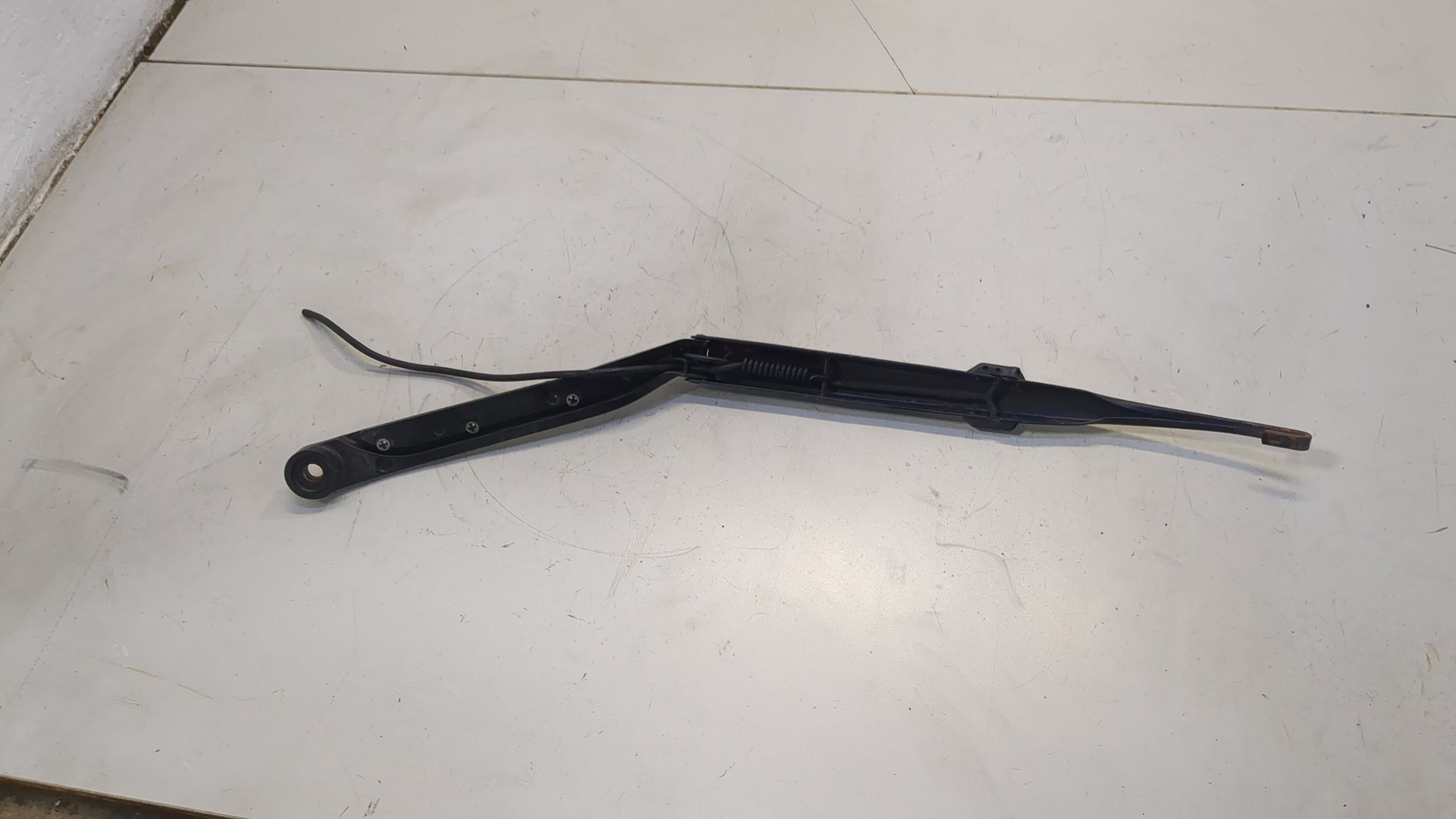 Поводок стеклоочистителя передний правый