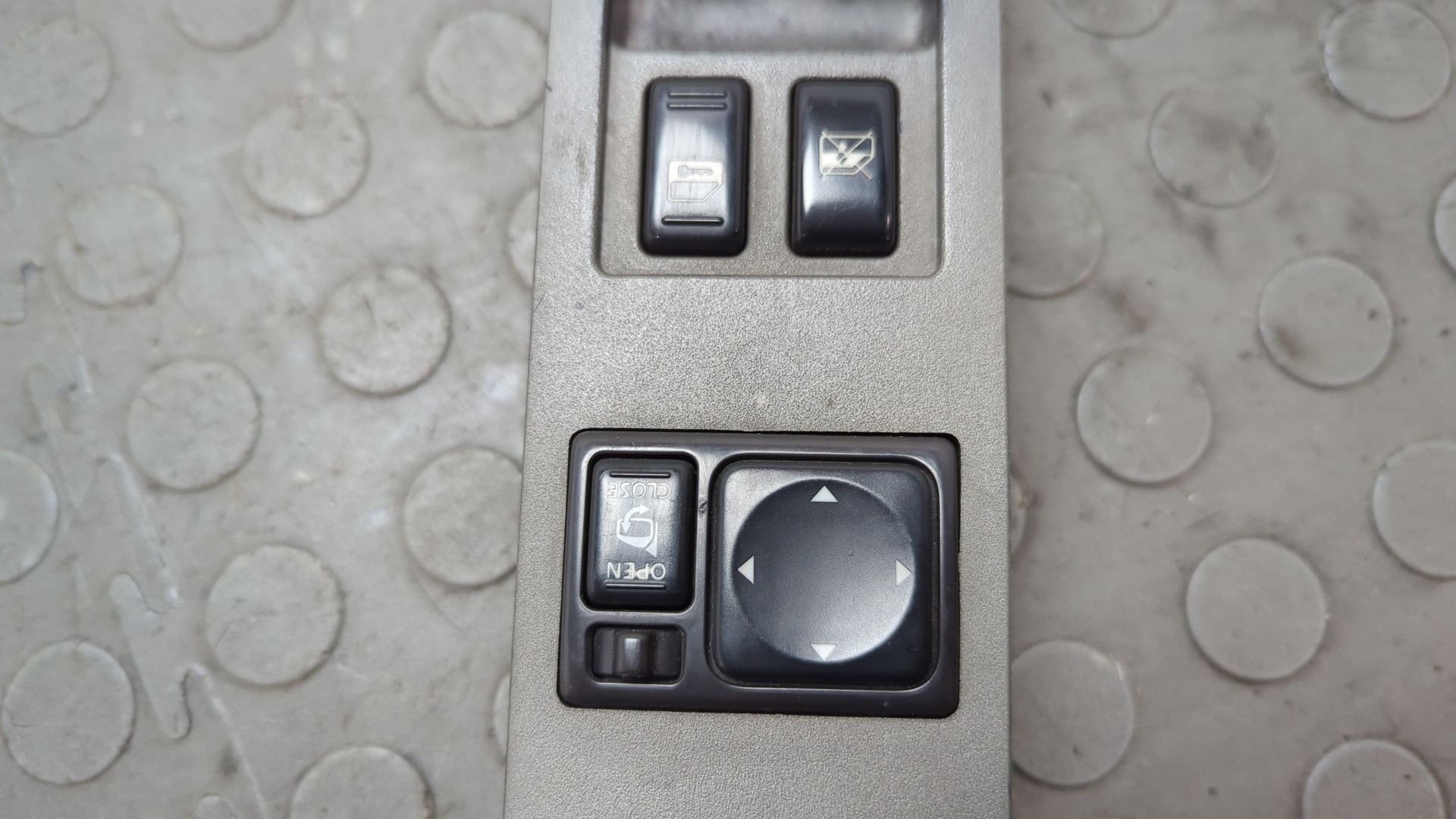 Кнопка стеклоподъемника