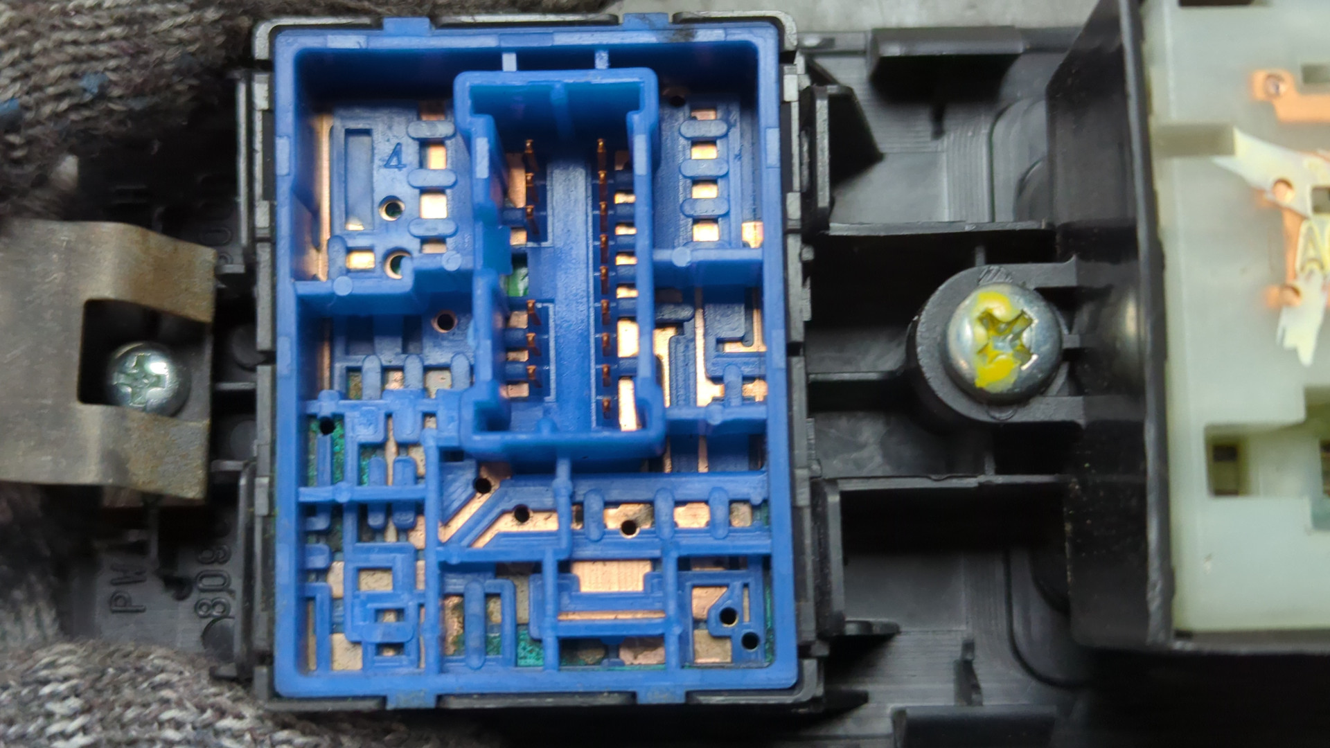 Кнопка стеклоподъемника