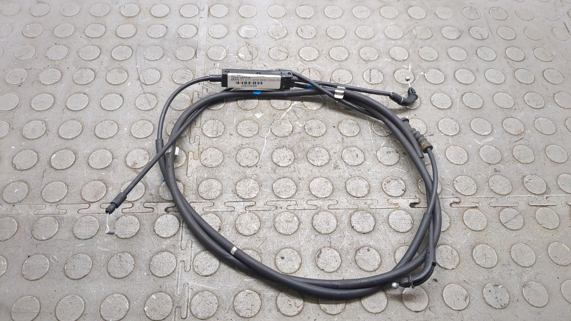 Трос открывания капота