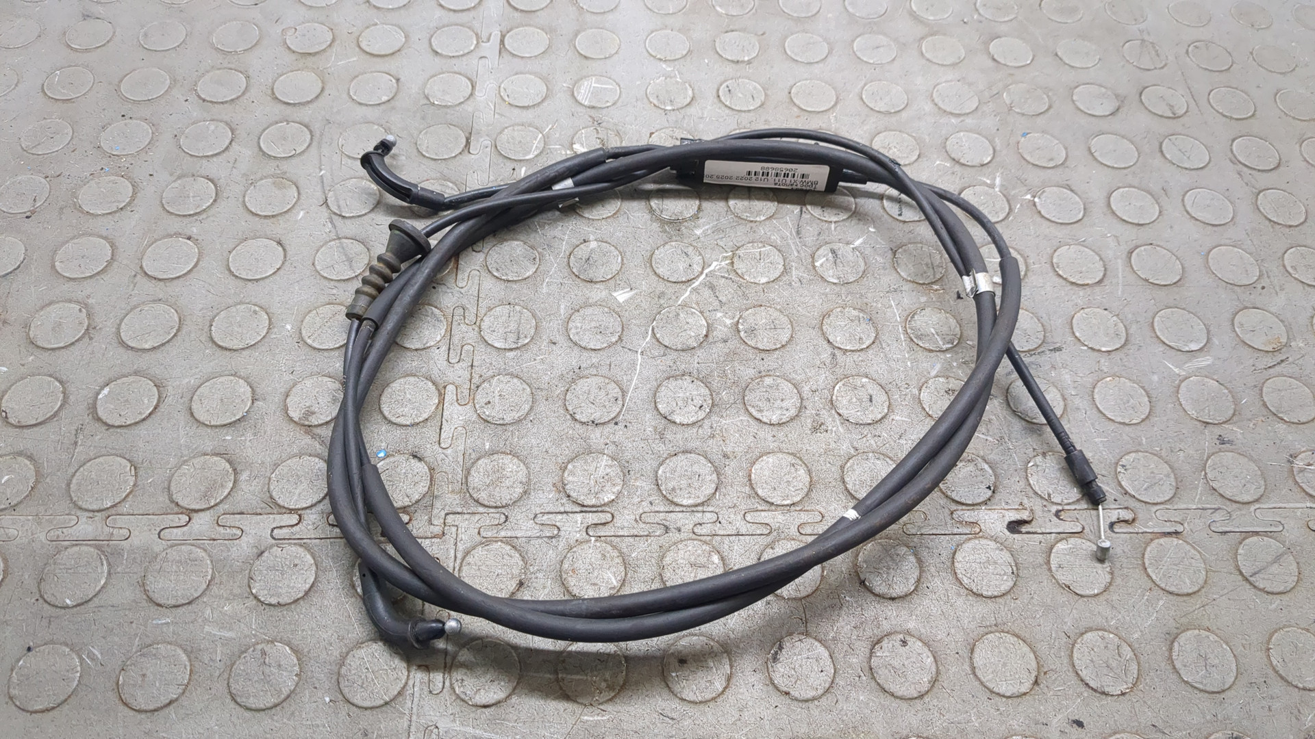 Трос открывания капота