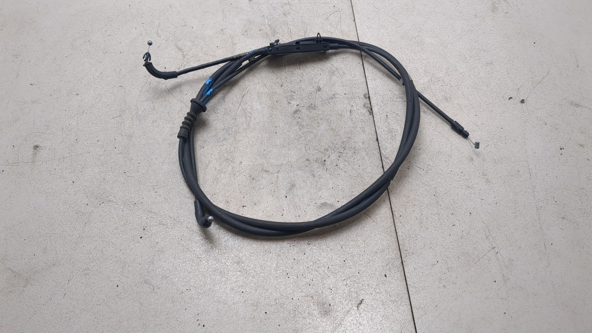 Трос открывания капота