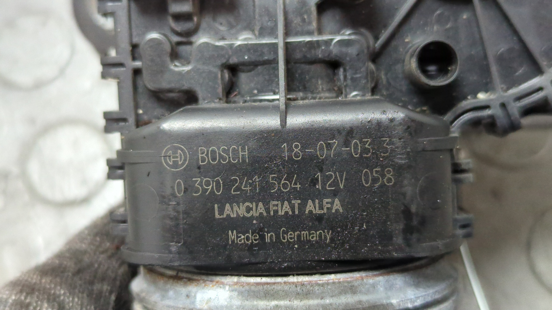 Моторчик стеклоочистителя передний