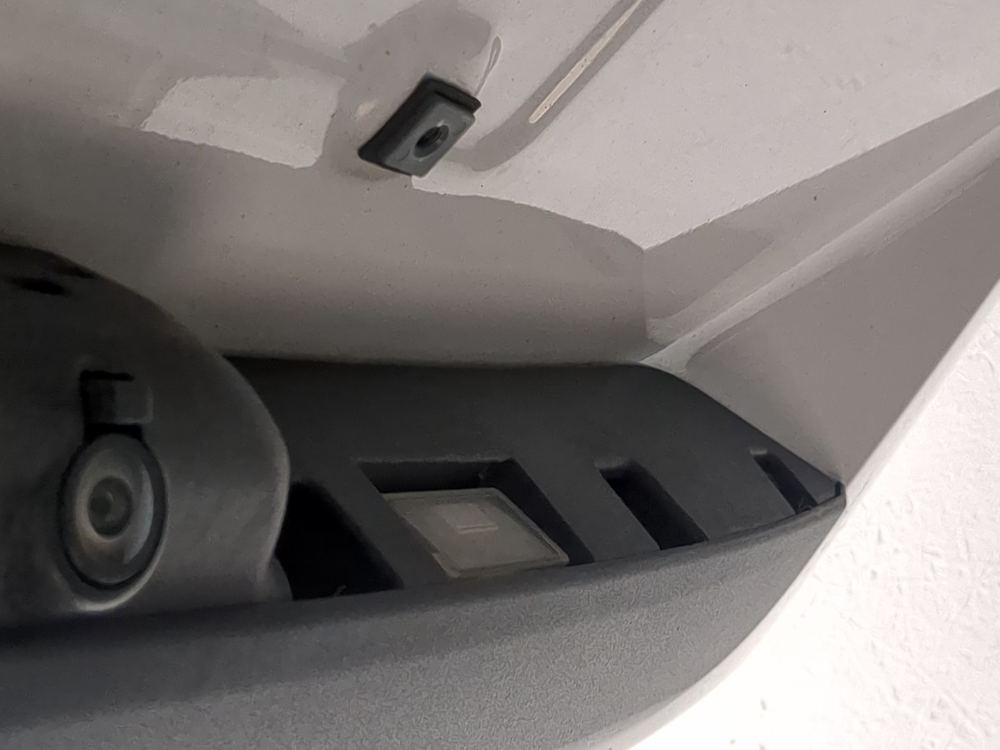 Дверь багажника