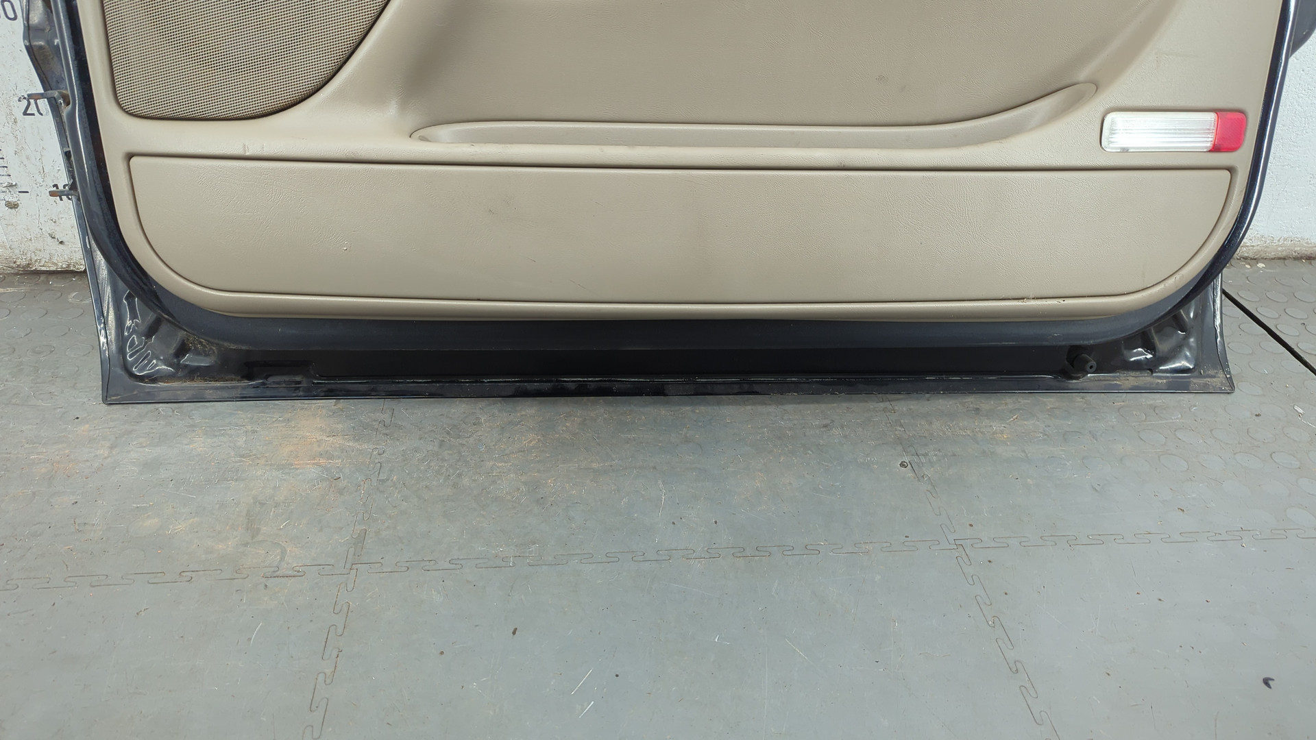 Дверь передняя правая