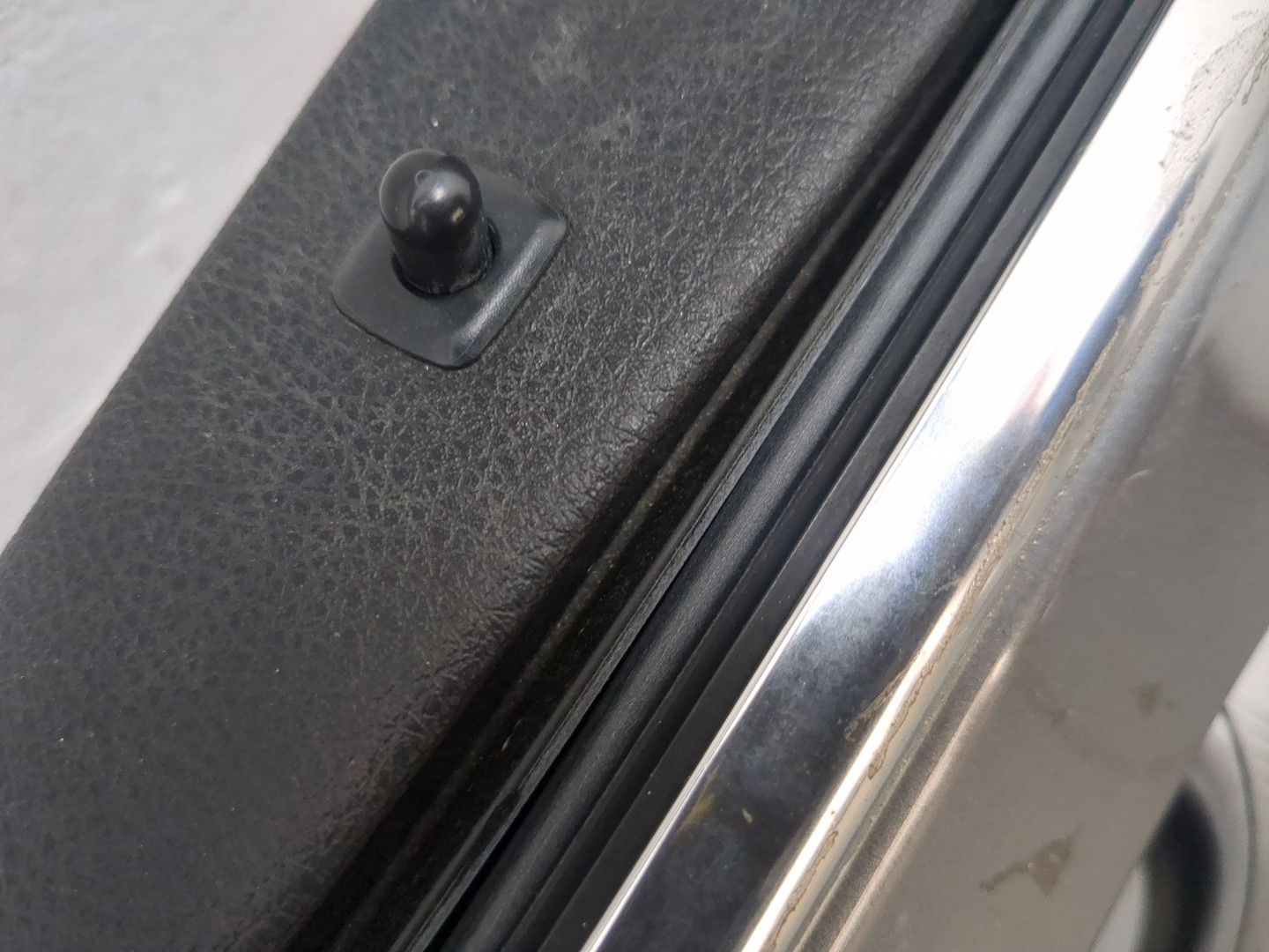 Дверь передняя левая