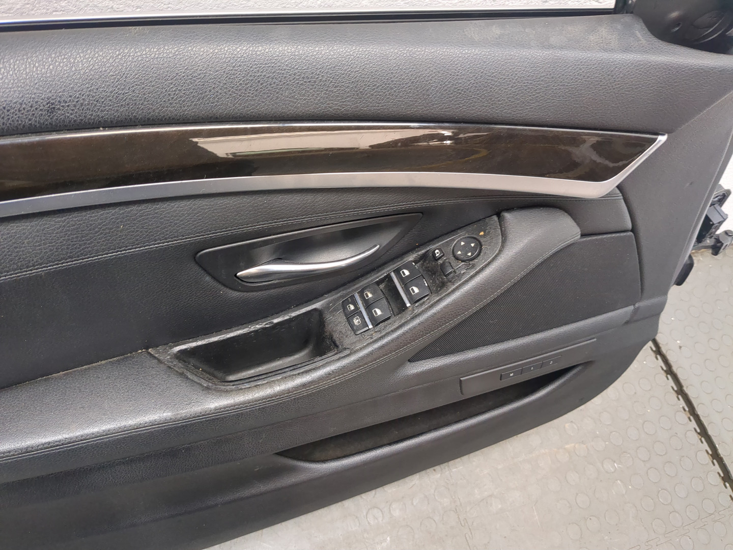 Дверь передняя левая