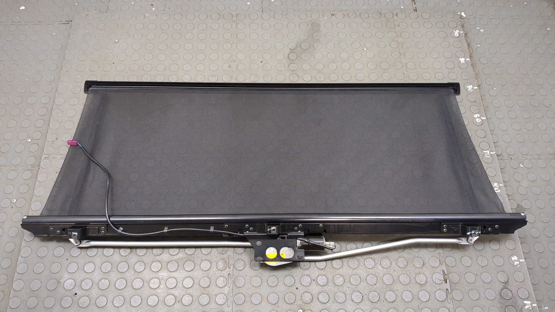 Шторка солнцезащитная