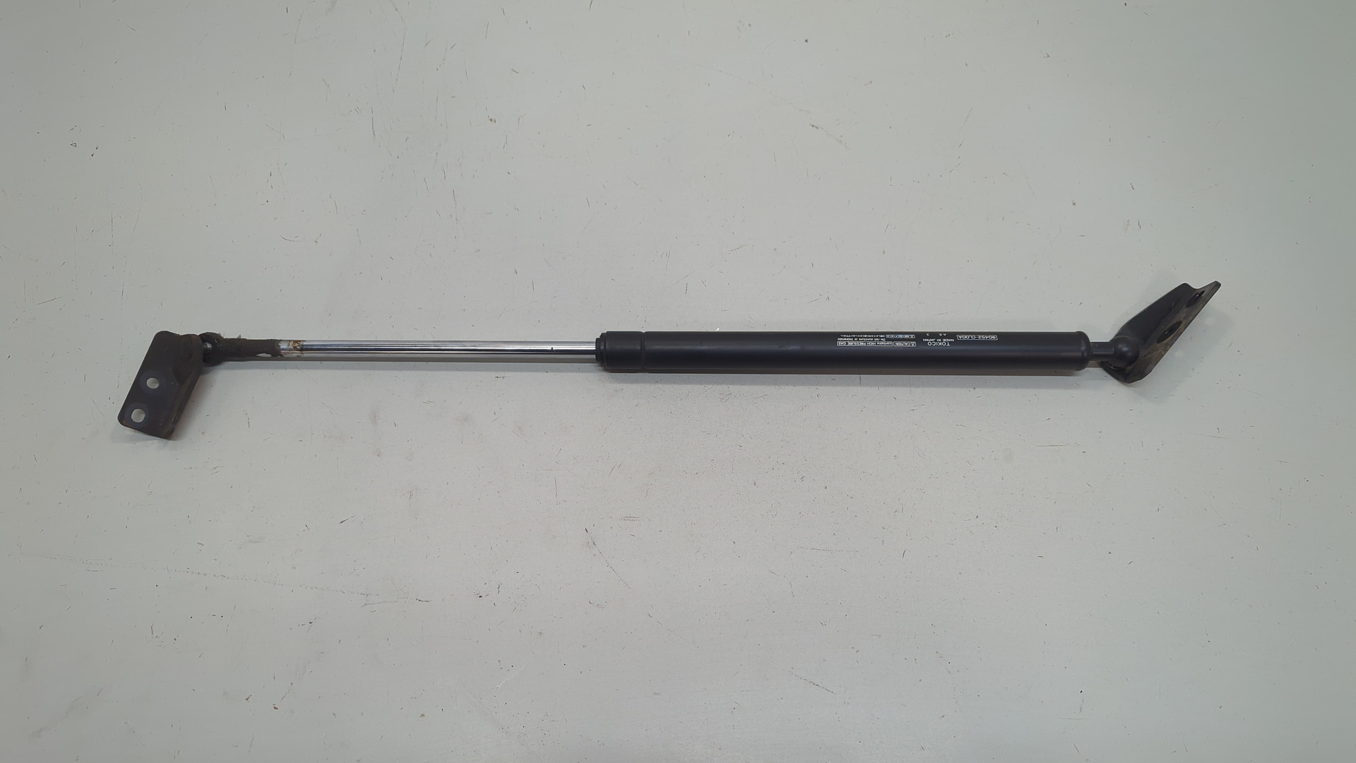 Амортизатор крышки багажника