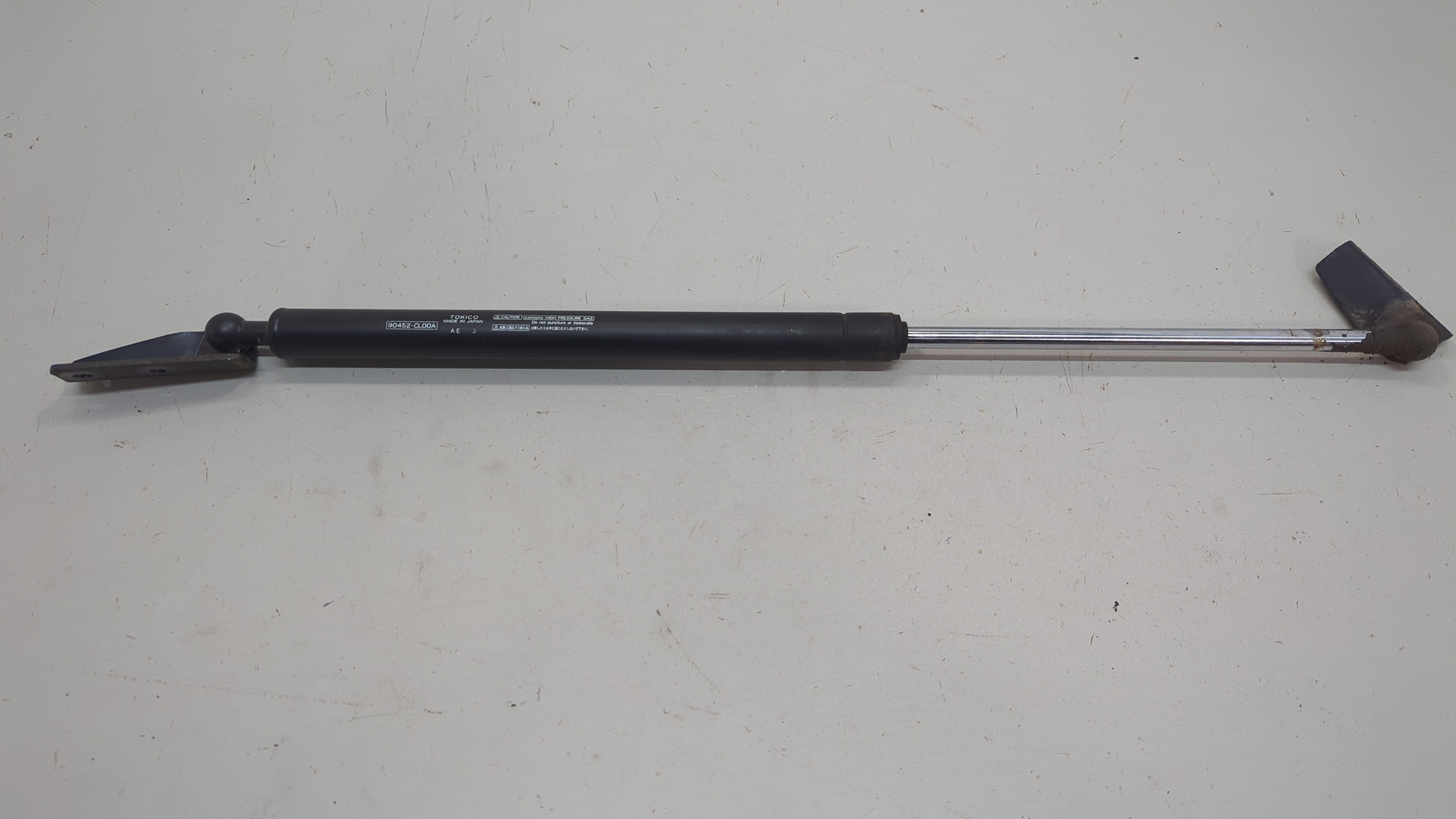 Амортизатор крышки багажника