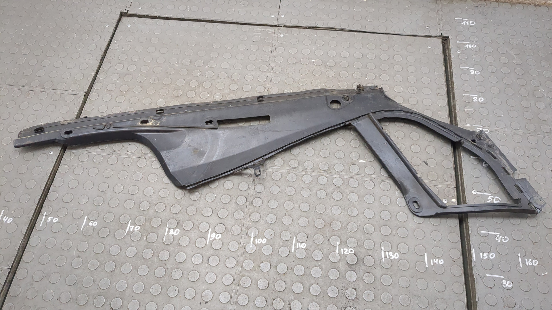 Кожух замка капота