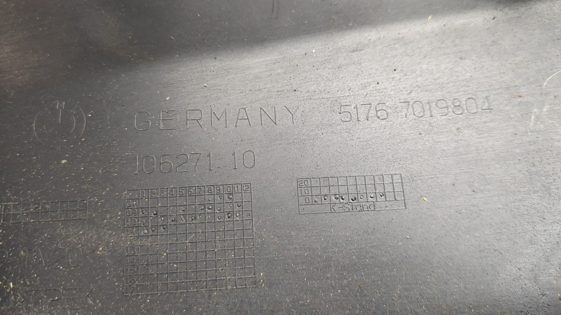 Кожух замка капота