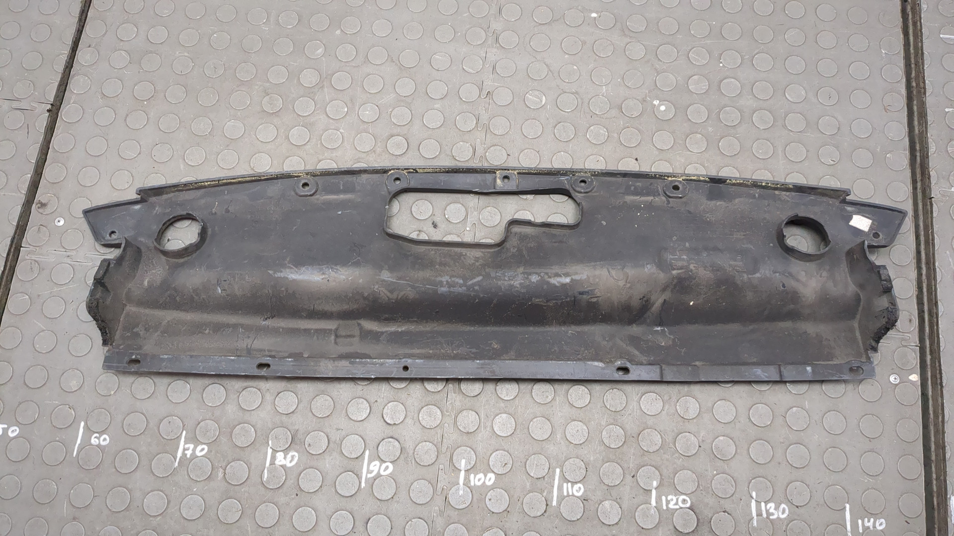 Кожух замка капота