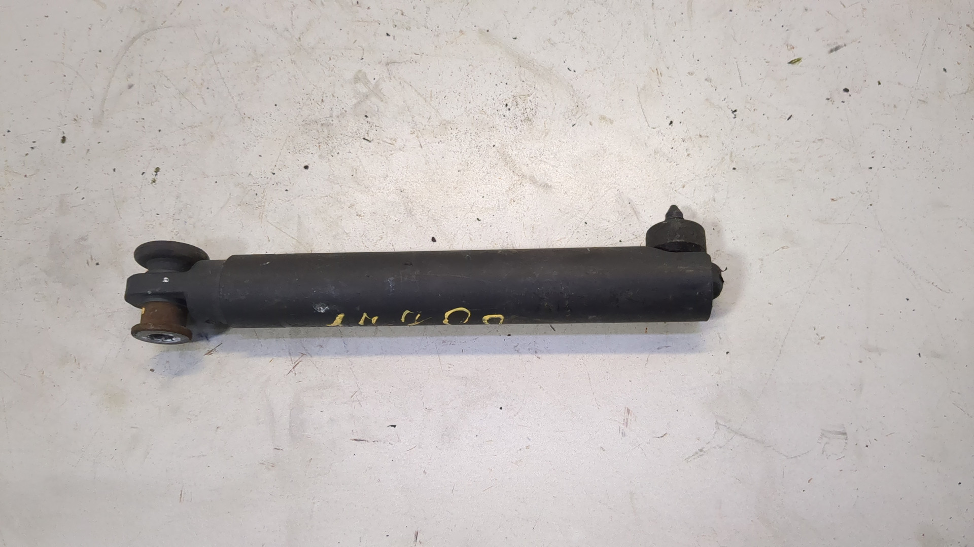 Амортизатор крышки багажника