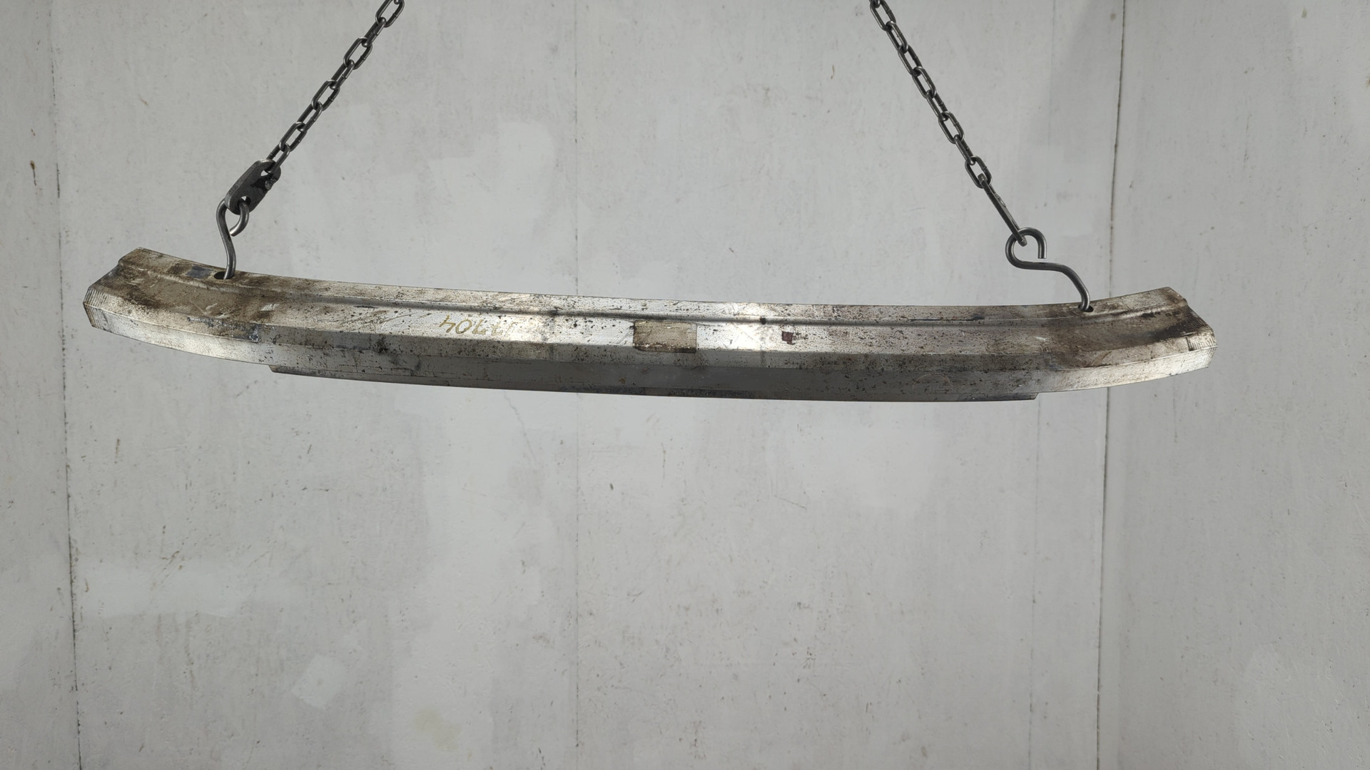 Усилитель переднего бампера