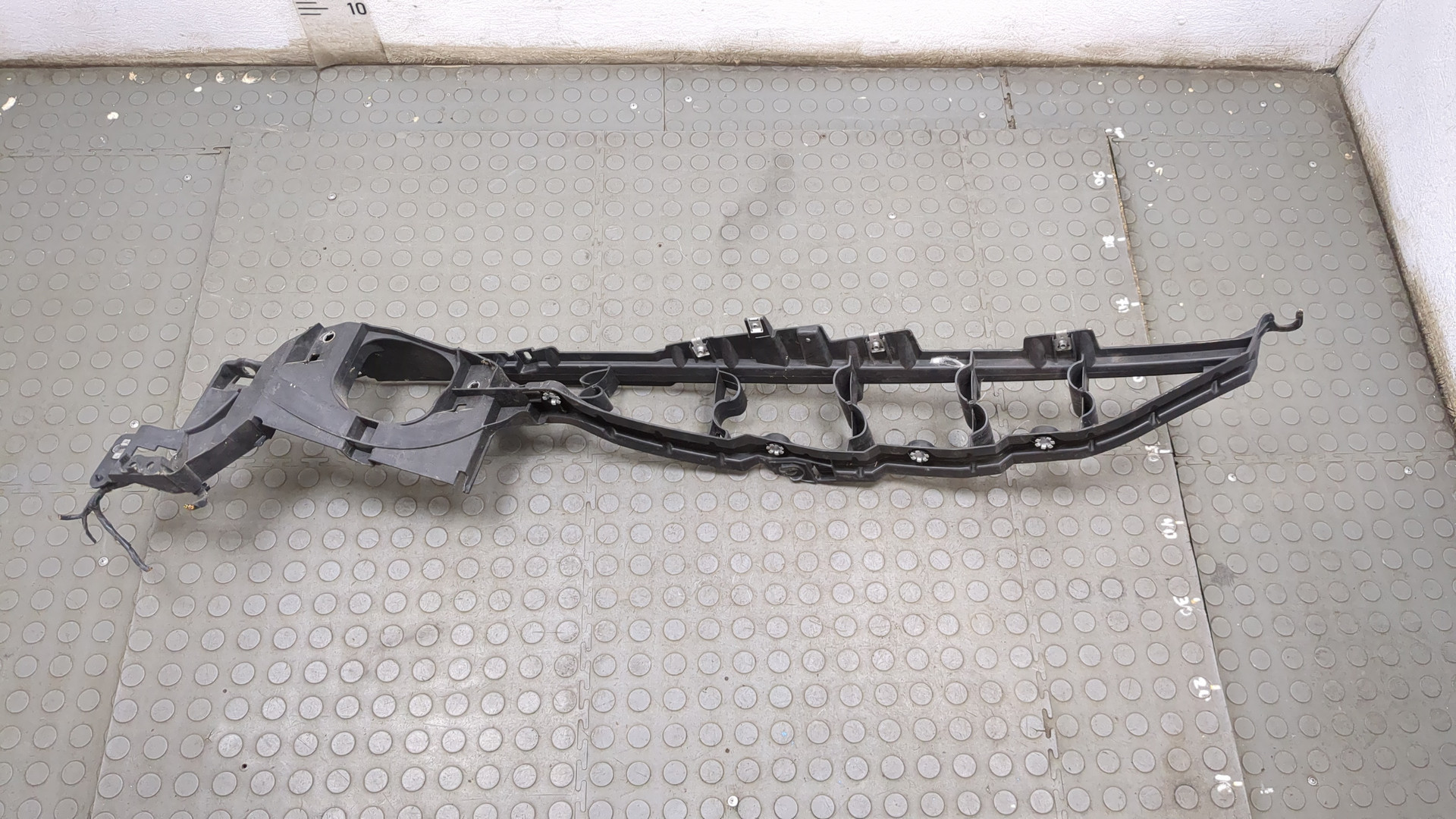 Кронштейн крепления крыла